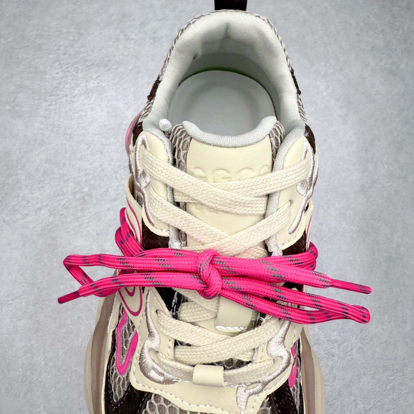 图片[5]-GG-CC赵露思2025新款厚底增高休闲运动老爹鞋系列 广东大厂出品 7CM厚底增高 星河粒子 银白粉色 银角大王 完美细节 25ss春季新款厚底增高 大长腿 时髦look轻松定格 不费力展现率性氛围 高档银盒 酷帅机能风不规则设计大底 拼色造型设计 轻便舒适百搭 GGCC银白配色好温柔 三层组合月牙底 柔软有弹性的月牙底和增加舒适度显腿长的7cm增高 长时间走路和站立都不累脚舒适度和少女感 厚底增高 不管怎么搭都好看~尺码：35 36 37 38 39 40-选品中心