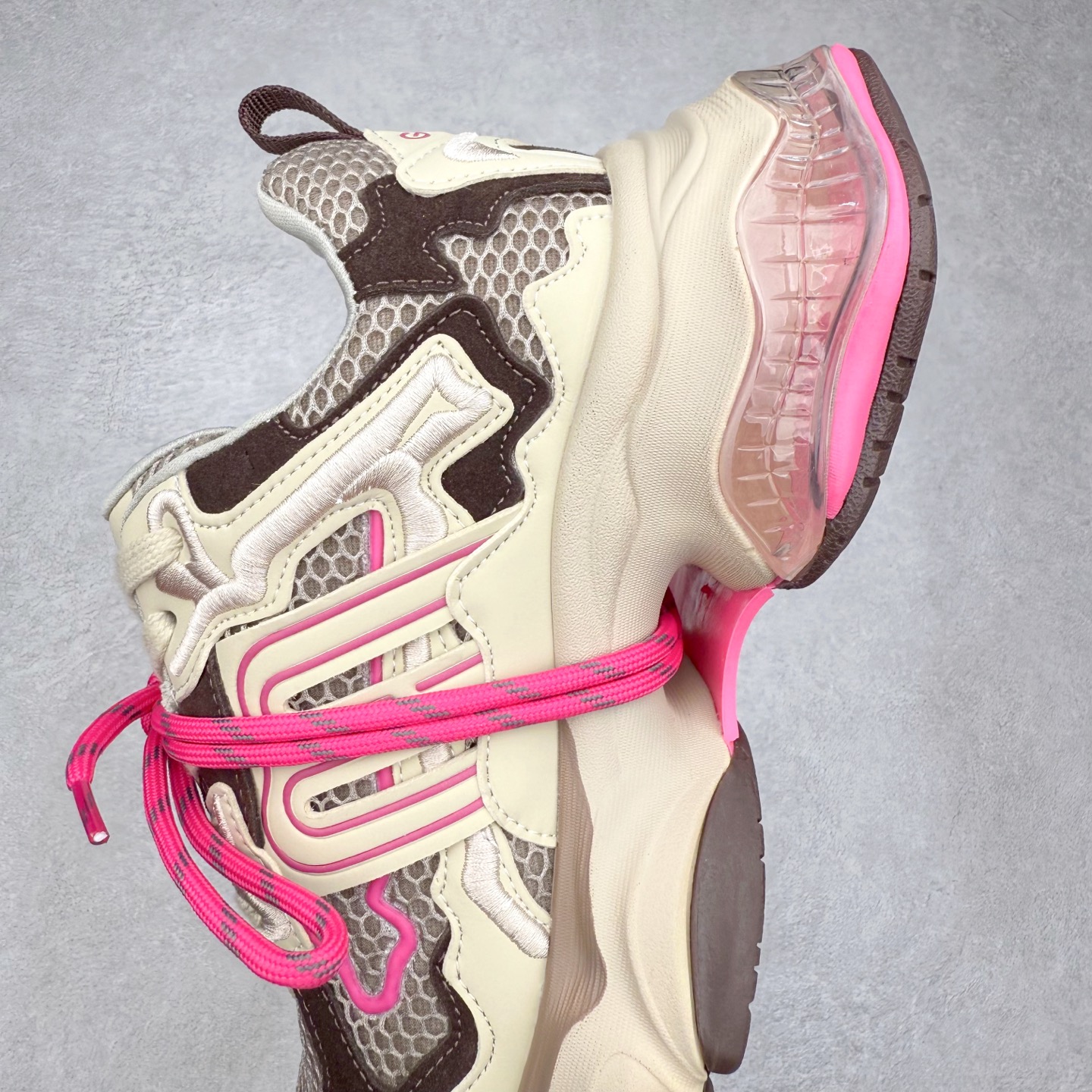 图片[7]-GG-CC赵露思2025新款厚底增高休闲运动老爹鞋系列 广东大厂出品 7CM厚底增高 星河粒子 银白粉色 银角大王 完美细节 25ss春季新款厚底增高 大长腿 时髦look轻松定格 不费力展现率性氛围 高档银盒 酷帅机能风不规则设计大底 拼色造型设计 轻便舒适百搭 GGCC银白配色好温柔 三层组合月牙底 柔软有弹性的月牙底和增加舒适度显腿长的7cm增高 长时间走路和站立都不累脚舒适度和少女感 厚底增高 不管怎么搭都好看~尺码：35 36 37 38 39 40-选品中心