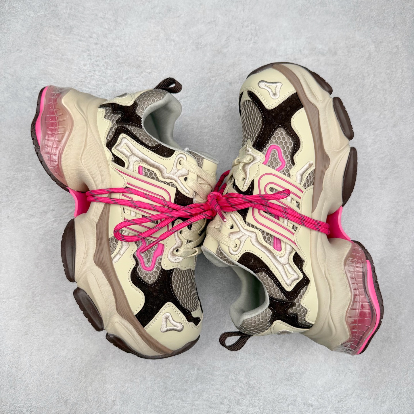 图片[3]-GG-CC赵露思2025新款厚底增高休闲运动老爹鞋系列 广东大厂出品 7CM厚底增高 星河粒子 银白粉色 银角大王 完美细节 25ss春季新款厚底增高 大长腿 时髦look轻松定格 不费力展现率性氛围 高档银盒 酷帅机能风不规则设计大底 拼色造型设计 轻便舒适百搭 GGCC银白配色好温柔 三层组合月牙底 柔软有弹性的月牙底和增加舒适度显腿长的7cm增高 长时间走路和站立都不累脚舒适度和少女感 厚底增高 不管怎么搭都好看~尺码：35 36 37 38 39 40-选品中心