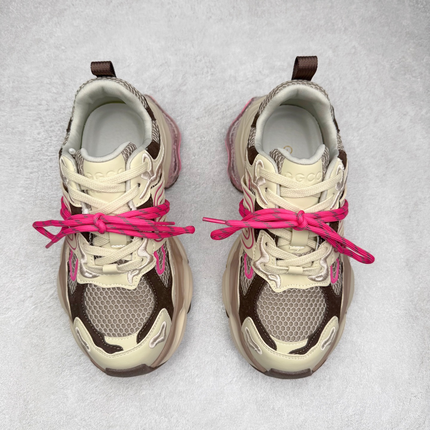 图片[2]-GG-CC赵露思2025新款厚底增高休闲运动老爹鞋系列 广东大厂出品 7CM厚底增高 星河粒子 银白粉色 银角大王 完美细节 25ss春季新款厚底增高 大长腿 时髦look轻松定格 不费力展现率性氛围 高档银盒 酷帅机能风不规则设计大底 拼色造型设计 轻便舒适百搭 GGCC银白配色好温柔 三层组合月牙底 柔软有弹性的月牙底和增加舒适度显腿长的7cm增高 长时间走路和站立都不累脚舒适度和少女感 厚底增高 不管怎么搭都好看~尺码：35 36 37 38 39 40-选品中心