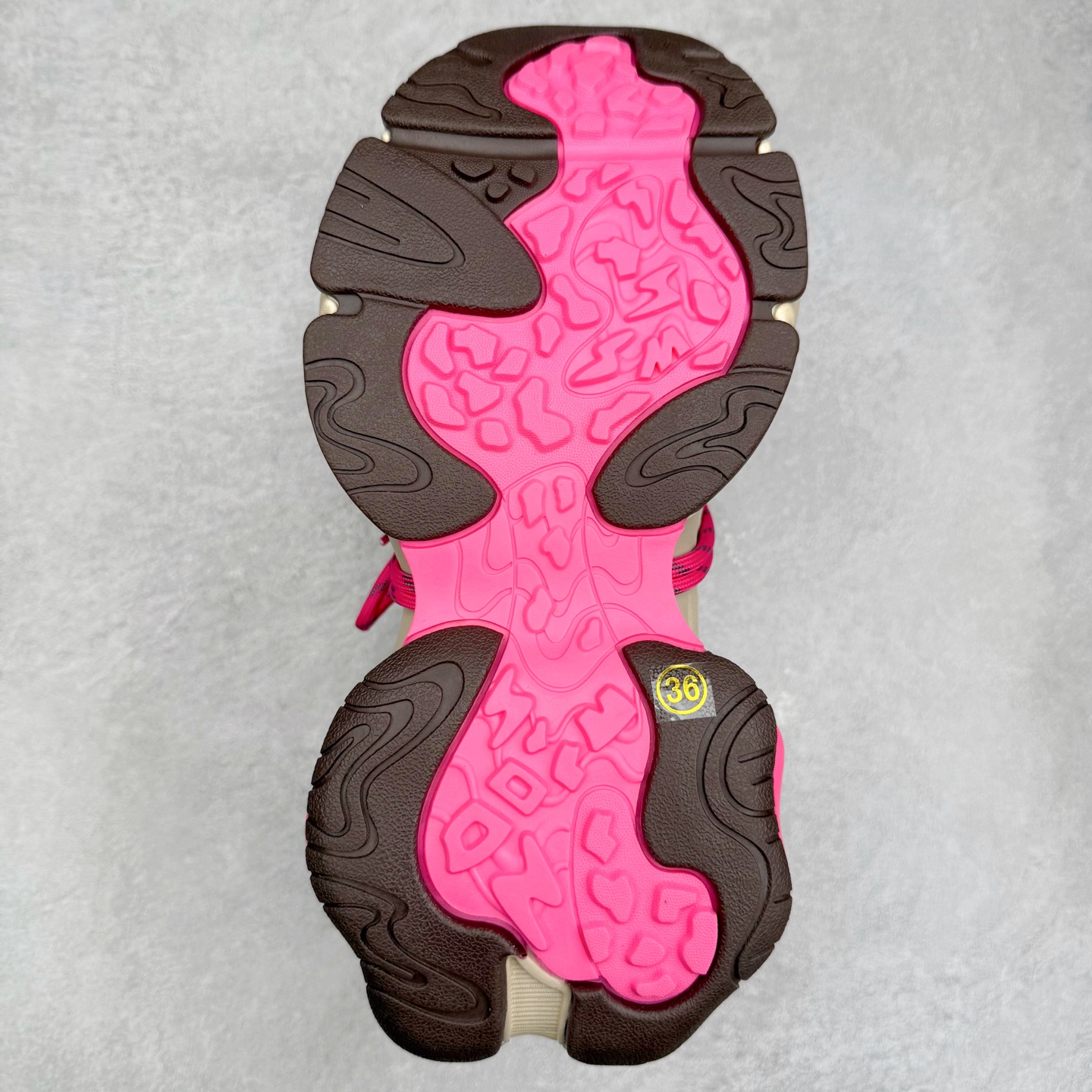 图片[9]-GG-CC赵露思2025新款厚底增高休闲运动老爹鞋系列 广东大厂出品 7CM厚底增高 星河粒子 银白粉色 银角大王 完美细节 25ss春季新款厚底增高 大长腿 时髦look轻松定格 不费力展现率性氛围 高档银盒 酷帅机能风不规则设计大底 拼色造型设计 轻便舒适百搭 GGCC银白配色好温柔 三层组合月牙底 柔软有弹性的月牙底和增加舒适度显腿长的7cm增高 长时间走路和站立都不累脚舒适度和少女感 厚底增高 不管怎么搭都好看~尺码：35 36 37 38 39 40-选品中心