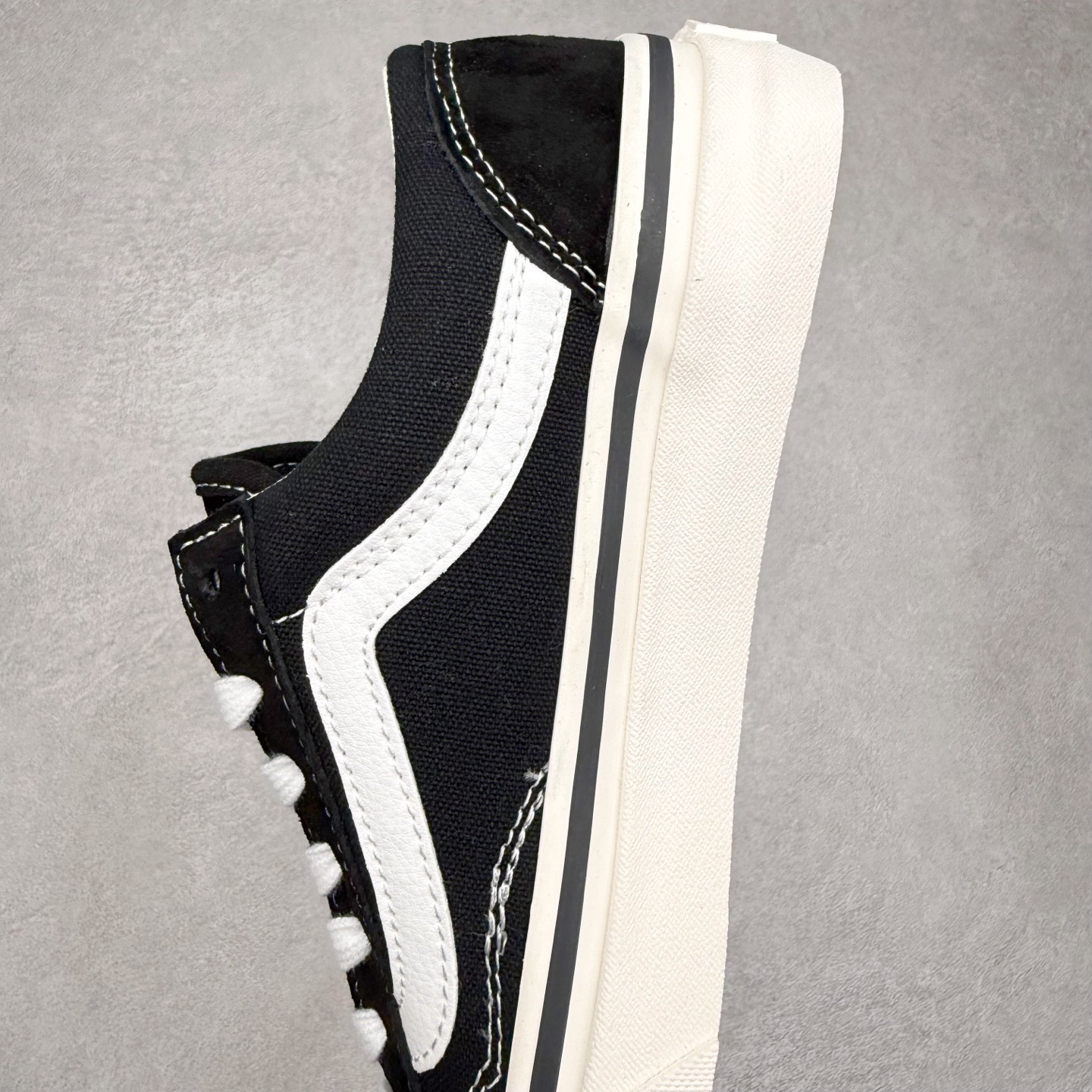 图片[7]-VANS高阶小头黑 OG玩家必备‼️ Vans Premium Old Skool 36 范斯高阶 小头黑白休闲硫化板鞋 OG元祖鞋型复刻 经典黑白条纹永不过时 加宽鞋楦设计 适合脚不挤脚 升级加厚记忆棉鞋垫 踩屎感直接拉满 缓震硫化底 滑板暴走都不累 货号：VN000E8VBPT 尺码：35 36 36.5 37 38 38.5 39 40 40.5 41 42 42.5 43 44-选品中心