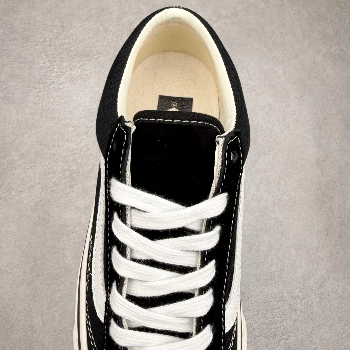 图片[5]-VANS高阶小头黑 OG玩家必备‼️ Vans Premium Old Skool 36 范斯高阶 小头黑白休闲硫化板鞋 OG元祖鞋型复刻 经典黑白条纹永不过时 加宽鞋楦设计 适合脚不挤脚 升级加厚记忆棉鞋垫 踩屎感直接拉满 缓震硫化底 滑板暴走都不累 货号：VN000E8VBPT 尺码：35 36 36.5 37 38 38.5 39 40 40.5 41 42 42.5 43 44-选品中心