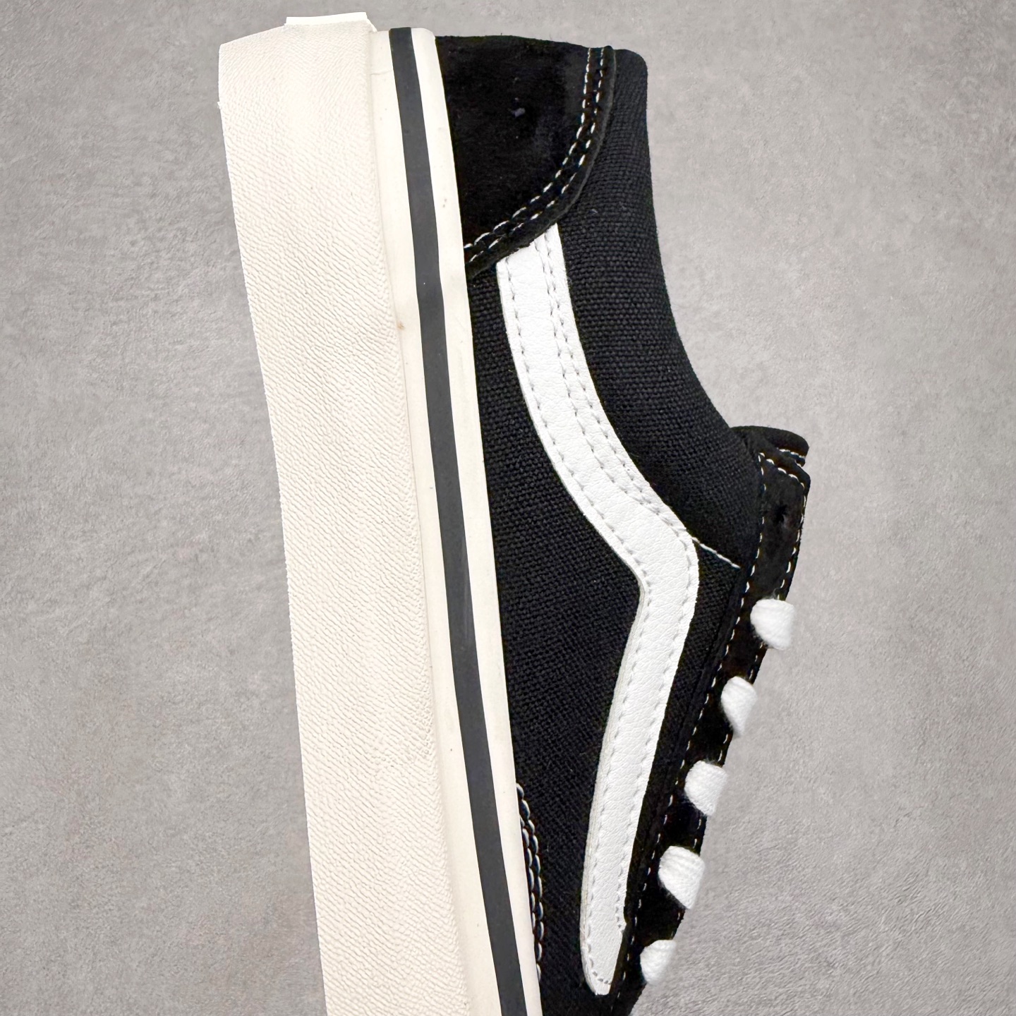 图片[6]-VANS高阶小头黑 OG玩家必备‼️ Vans Premium Old Skool 36 范斯高阶 小头黑白休闲硫化板鞋 OG元祖鞋型复刻 经典黑白条纹永不过时 加宽鞋楦设计 适合脚不挤脚 升级加厚记忆棉鞋垫 踩屎感直接拉满 缓震硫化底 滑板暴走都不累 货号：VN000E8VBPT 尺码：35 36 36.5 37 38 38.5 39 40 40.5 41 42 42.5 43 44-选品中心