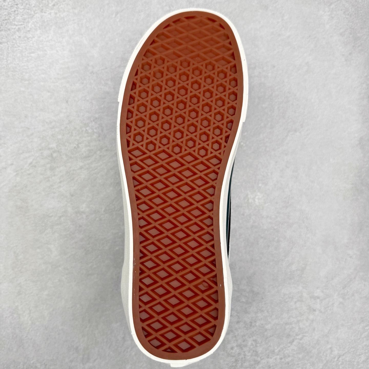 图片[9]-VANS高阶小头黑 OG玩家必备‼️ Vans Premium Old Skool 36 范斯高阶 小头黑白休闲硫化板鞋 OG元祖鞋型复刻 经典黑白条纹永不过时 加宽鞋楦设计 适合脚不挤脚 升级加厚记忆棉鞋垫 踩屎感直接拉满 缓震硫化底 滑板暴走都不累 货号：VN000E8VBPT 尺码：35 36 36.5 37 38 38.5 39 40 40.5 41 42 42.5 43 44-选品中心