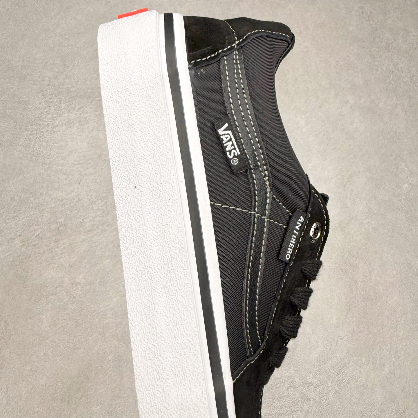 图片[6]-Vans Sk8-Low 和平鸽联名 范斯复古休闲硫化帆布板鞋 鞋款以SK8-Low鞋身为蓝本 鞋面以黑色麂皮搭配防水帆布材质打造整体鞋身 减震EVA鞋垫装置增强脚感体验 货号：VN0A347UVGD1 尺码：35 36 36.5 37 38 38.5 39 40 40.5 41 42 42.5 43 44-选品中心