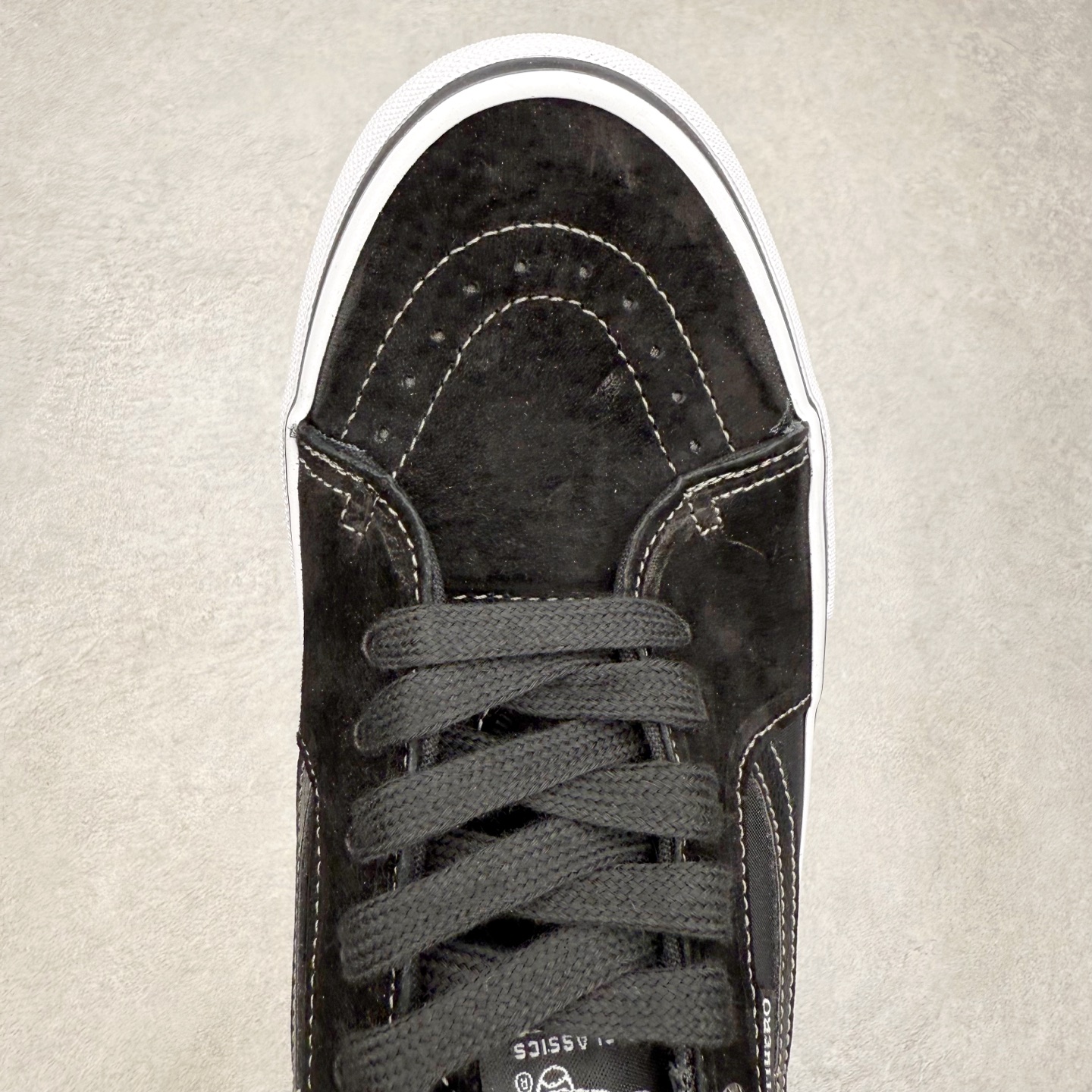 图片[4]-Vans Sk8-Low 和平鸽联名 范斯复古休闲硫化帆布板鞋 鞋款以SK8-Low鞋身为蓝本 鞋面以黑色麂皮搭配防水帆布材质打造整体鞋身 减震EVA鞋垫装置增强脚感体验 货号：VN0A347UVGD1 尺码：35 36 36.5 37 38 38.5 39 40 40.5 41 42 42.5 43 44-选品中心