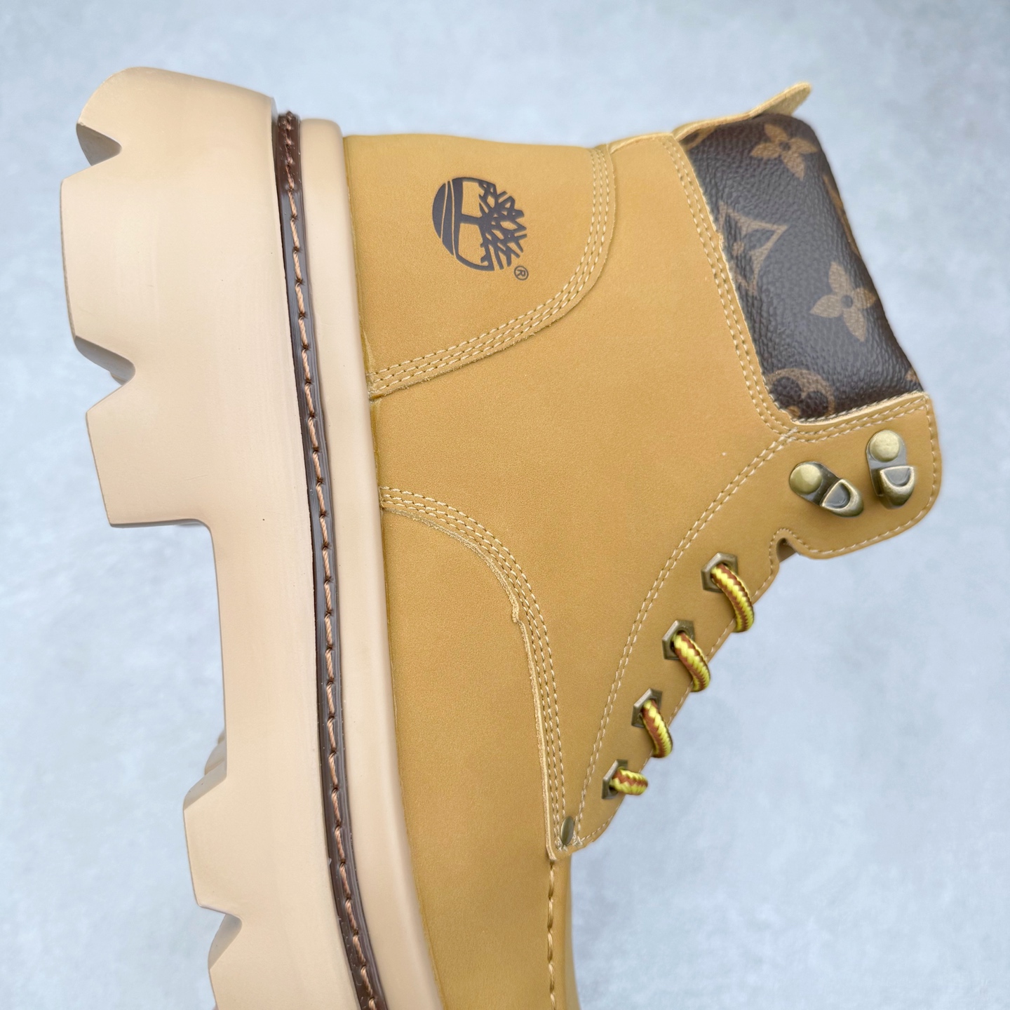 图片[6]-Timberland添柏岚/天伯伦户外中帮休闲大黄靴系列 广东大厂品质 原盒原包装 面料采用意大利🇮🇹顶级磨砂细纹牛皮 搭配防臭防腐真皮乳胶鞋垫 给您完美的穿着体验 质量考究耐穿 型男必备 专治不帅 高品质脚感一流 尺码：38 39 40 41 42 43 44（皮鞋码）-选品中心