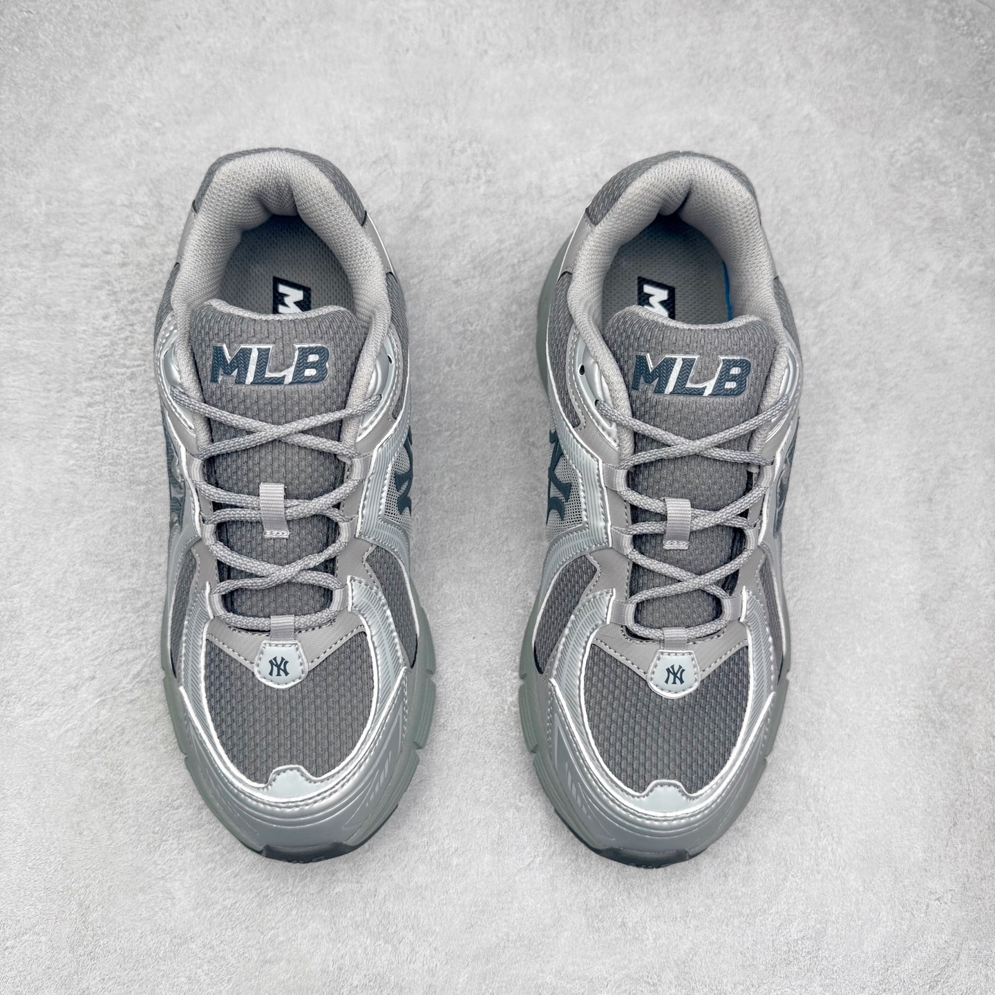 图片[2]-MLB New York Yankees Curve Runner 舒适百搭流浪鞋防滑耐磨低帮跑步鞋 Korea韩国联名NY美国榄球纽约洋基队限定 目前可过轻松秒过各类鉴定 能操作的私聊 韩国代购专供 左脚内置NFC感应 区别市面贴纸假芯片 MLB专用菱形双针中底布 重点细节中底布带注胶孔 原厂NFC感应吊牌 支持鉴定 一个两位数 原盒原标 全套原楦原纸板原厂数据开发 中韩文保养标贴 绿色防霉片 平台代购专供 独家一比一RB+MD组合大底 高频后跟小人Logo精准对位立体饱满 正确网布加超迁鞋面 转印中底走线紧密 转印Logo工艺表层防刮不掉色 尺码：35 36 36.5 37.5 38 38.5 39 40 40.5 41 42 42.5 43 44 44.5 45-选品中心