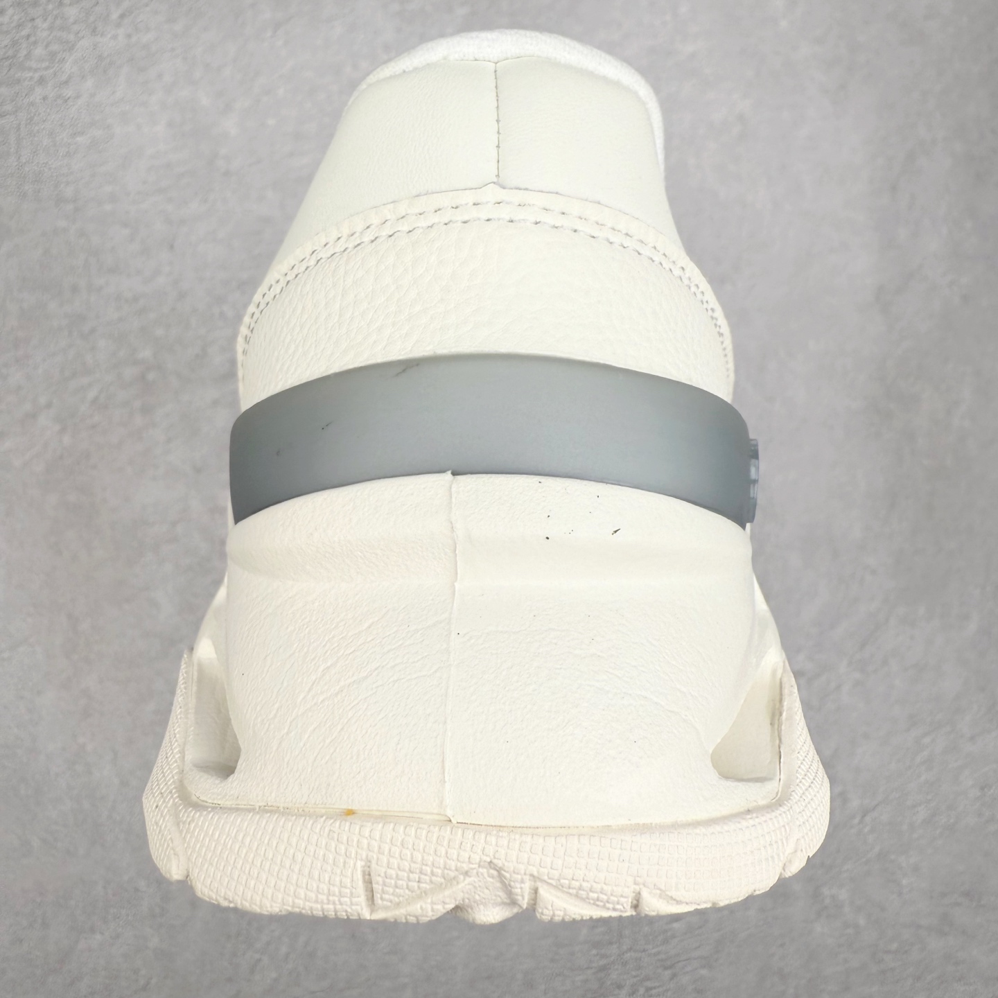 图片[8]-DESCENTE TRAINING 迪桑特系列舒适时尚 舒适防滑耐磨低帮训练鞋 DESCENTE（迪桑特）创立于1935年，品牌名取自法语词汇，意为“滑降”。品牌箭头标识代表滑雪的三种技术“高速直线滑行”、“穿越”和“侧滑”，也寓意品牌在打造高端专业运动产品中不断追求完美的创新精神，致力于成为中国高端专业滑雪、综训、女子、铁人三项、高尔夫的第一品牌。实拍调校N版已经零色差零失真 百分百还原实物色彩所见即所得 不存在货不对板色差等低级问题 选购参考实物拍摄 不混卖不参货 只用心做好货严格选品 承诺混一赔十 尺码：36 36.5 37.5 38 38.5 39 40 40.5 41 42 42.5 43 44 44.5 45-选品中心