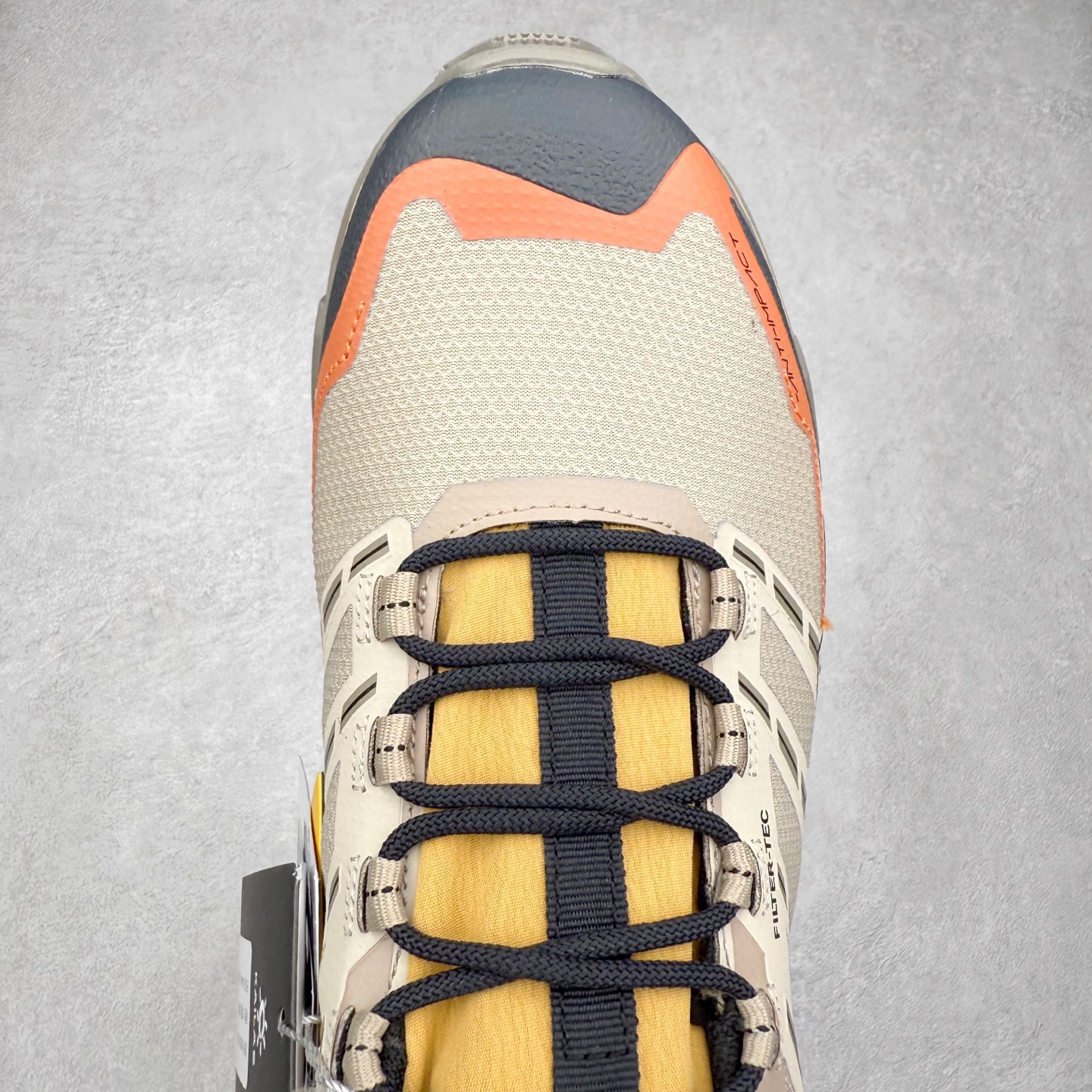 图片[4]-KAILAS 凯乐石远征5代 FLT 舒适简约经典登山 防滑耐磨防水低帮徒步鞋 KAILAS凯乐石品牌是全球三大全系攀登品牌之一，于2003年创立于中国广州，致力于为有攀登梦想的户外运动员及爱好者，研发制造功能性专业装备，满足他们在极限环境下安全舒适的需求，凯乐石专注于科技面料的开发及专业功能设计，产品线覆盖登山、攀岩、徒步、越野跑山、露营、旅行等多项户外运动，通过运动员的测试反馈，不断进化迭代，产品荣获国内外大奖71座，发明专利21个，更突破性的自主研发攀登器械，打造出中国的攀登硬实力。实拍调校N版已经零色差零失真 百分百还原实物色彩所见即所得 不存在货不对板色差等低级问题 选购参考实物拍摄 不混卖不参货 只用心做好货严格选品 承诺混一赔十 尺码：36 36.5 37.5 38 38.5 39 40 40.5 41 42 42.5 43 44 44.5 45-选品中心