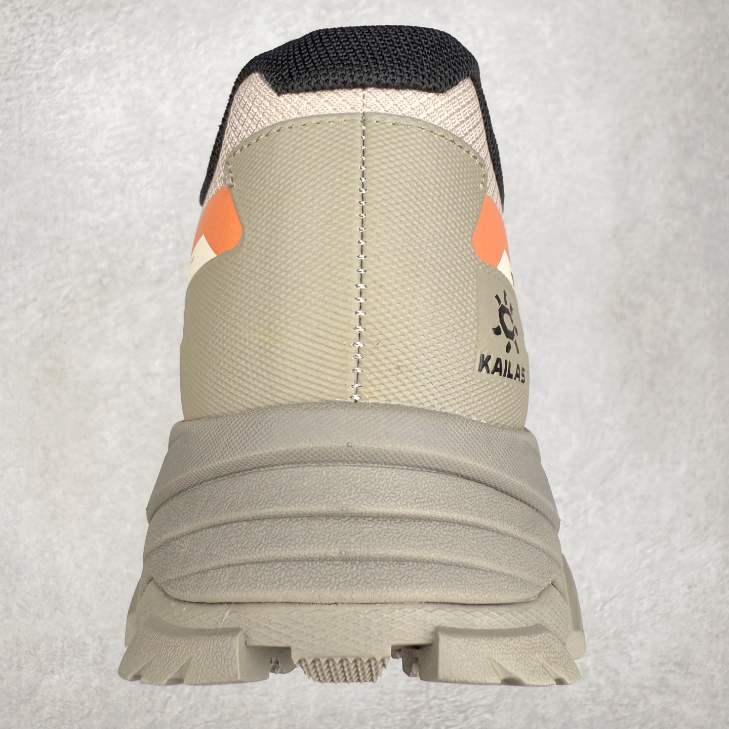 图片[8]-KAILAS 凯乐石远征5代 FLT 舒适简约经典登山 防滑耐磨防水低帮徒步鞋 KAILAS凯乐石品牌是全球三大全系攀登品牌之一，于2003年创立于中国广州，致力于为有攀登梦想的户外运动员及爱好者，研发制造功能性专业装备，满足他们在极限环境下安全舒适的需求，凯乐石专注于科技面料的开发及专业功能设计，产品线覆盖登山、攀岩、徒步、越野跑山、露营、旅行等多项户外运动，通过运动员的测试反馈，不断进化迭代，产品荣获国内外大奖71座，发明专利21个，更突破性的自主研发攀登器械，打造出中国的攀登硬实力。实拍调校N版已经零色差零失真 百分百还原实物色彩所见即所得 不存在货不对板色差等低级问题 选购参考实物拍摄 不混卖不参货 只用心做好货严格选品 承诺混一赔十 尺码：36 36.5 37.5 38 38.5 39 40 40.5 41 42 42.5 43 44 44.5 45-选品中心