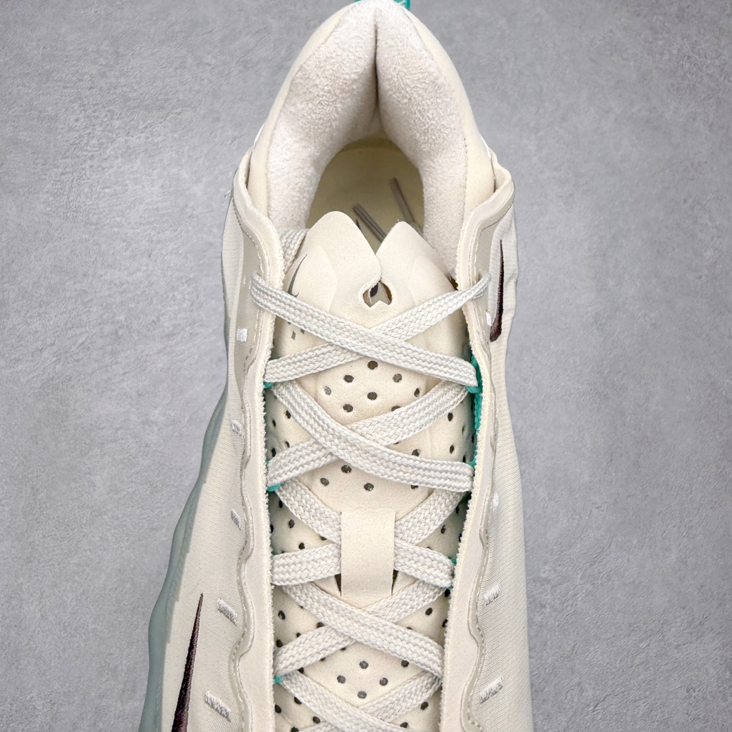 图片[5]-HYEIN SEO x NK Ava Rover 百搭舒适耐磨低帮跑步鞋 男女同款 流线型轮廓，通过轻薄物料鞋面结合 TPU 网格状支撑示人，增厚的中底材质选用 ReactX 加持，华夫外底收尾。鞋垫与后跟鞋提，克制点缀 Hyein Seo 字样。鞋垫与鞋提则采用菱形格纹的变化元素呈现。实拍调校N版已经零色差零失真 百分百还原实物色彩所见即所得 不存在货不对板色差等低级问题 选购参考实物拍摄 不混卖不参货 只用心做好货严格选品 承诺混一赔十 尺码：36 36.5 37.5 38 38.5 39 40 40.5 41 42 42.5 43 44 44.5 45-选品中心