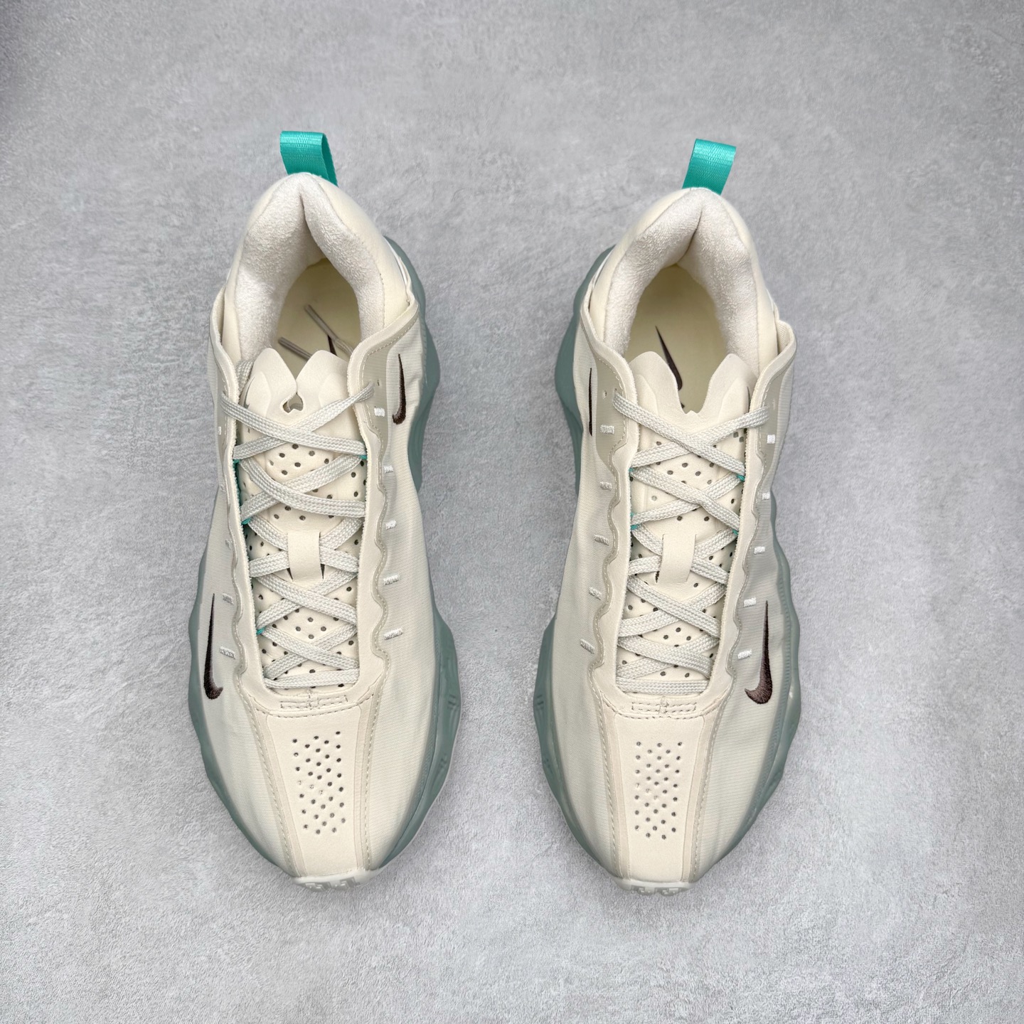 图片[2]-HYEIN SEO x NK Ava Rover 百搭舒适耐磨低帮跑步鞋 男女同款 流线型轮廓，通过轻薄物料鞋面结合 TPU 网格状支撑示人，增厚的中底材质选用 ReactX 加持，华夫外底收尾。鞋垫与后跟鞋提，克制点缀 Hyein Seo 字样。鞋垫与鞋提则采用菱形格纹的变化元素呈现。实拍调校N版已经零色差零失真 百分百还原实物色彩所见即所得 不存在货不对板色差等低级问题 选购参考实物拍摄 不混卖不参货 只用心做好货严格选品 承诺混一赔十 尺码：36 36.5 37.5 38 38.5 39 40 40.5 41 42 42.5 43 44 44.5 45-选品中心