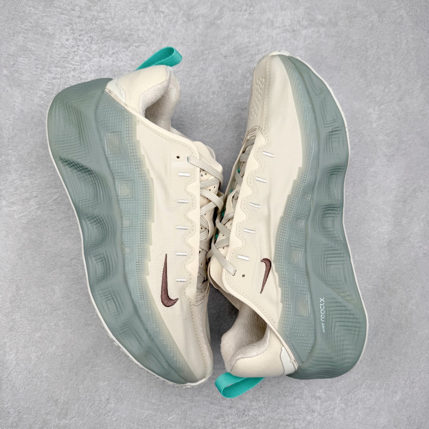 图片[3]-HYEIN SEO x NK Ava Rover 百搭舒适耐磨低帮跑步鞋 男女同款 流线型轮廓，通过轻薄物料鞋面结合 TPU 网格状支撑示人，增厚的中底材质选用 ReactX 加持，华夫外底收尾。鞋垫与后跟鞋提，克制点缀 Hyein Seo 字样。鞋垫与鞋提则采用菱形格纹的变化元素呈现。实拍调校N版已经零色差零失真 百分百还原实物色彩所见即所得 不存在货不对板色差等低级问题 选购参考实物拍摄 不混卖不参货 只用心做好货严格选品 承诺混一赔十 尺码：36 36.5 37.5 38 38.5 39 40 40.5 41 42 42.5 43 44 44.5 45-选品中心