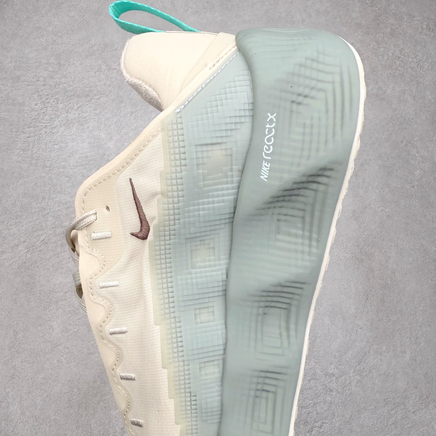 图片[7]-HYEIN SEO x NK Ava Rover 百搭舒适耐磨低帮跑步鞋 男女同款 流线型轮廓，通过轻薄物料鞋面结合 TPU 网格状支撑示人，增厚的中底材质选用 ReactX 加持，华夫外底收尾。鞋垫与后跟鞋提，克制点缀 Hyein Seo 字样。鞋垫与鞋提则采用菱形格纹的变化元素呈现。实拍调校N版已经零色差零失真 百分百还原实物色彩所见即所得 不存在货不对板色差等低级问题 选购参考实物拍摄 不混卖不参货 只用心做好货严格选品 承诺混一赔十 尺码：36 36.5 37.5 38 38.5 39 40 40.5 41 42 42.5 43 44 44.5 45-选品中心