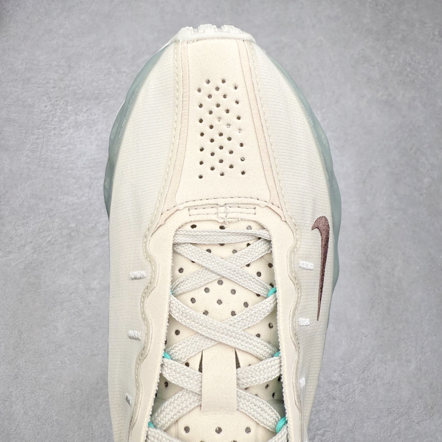 图片[4]-HYEIN SEO x NK Ava Rover 百搭舒适耐磨低帮跑步鞋 男女同款 流线型轮廓，通过轻薄物料鞋面结合 TPU 网格状支撑示人，增厚的中底材质选用 ReactX 加持，华夫外底收尾。鞋垫与后跟鞋提，克制点缀 Hyein Seo 字样。鞋垫与鞋提则采用菱形格纹的变化元素呈现。实拍调校N版已经零色差零失真 百分百还原实物色彩所见即所得 不存在货不对板色差等低级问题 选购参考实物拍摄 不混卖不参货 只用心做好货严格选品 承诺混一赔十 尺码：36 36.5 37.5 38 38.5 39 40 40.5 41 42 42.5 43 44 44.5 45-选品中心