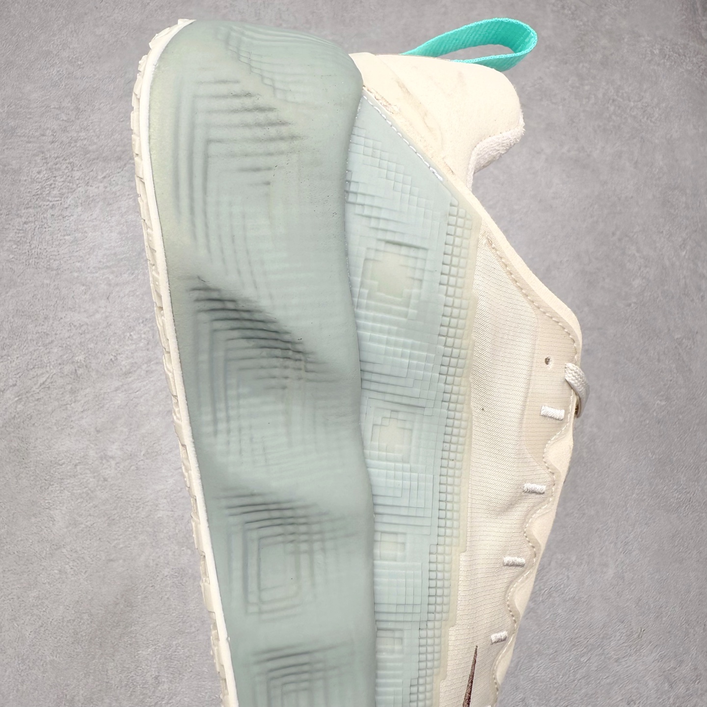 图片[6]-HYEIN SEO x NK Ava Rover 百搭舒适耐磨低帮跑步鞋 男女同款 流线型轮廓，通过轻薄物料鞋面结合 TPU 网格状支撑示人，增厚的中底材质选用 ReactX 加持，华夫外底收尾。鞋垫与后跟鞋提，克制点缀 Hyein Seo 字样。鞋垫与鞋提则采用菱形格纹的变化元素呈现。实拍调校N版已经零色差零失真 百分百还原实物色彩所见即所得 不存在货不对板色差等低级问题 选购参考实物拍摄 不混卖不参货 只用心做好货严格选品 承诺混一赔十 尺码：36 36.5 37.5 38 38.5 39 40 40.5 41 42 42.5 43 44 44.5 45-选品中心