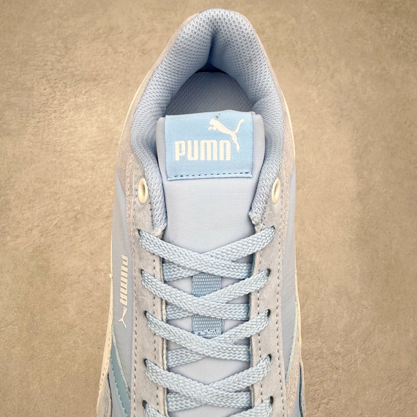 图片[5]-PUMA Bella Donna SD WMNS 彪马舒适百搭 低帮生活休闲鞋 彪马（Puma）是全球著名的运动品牌，中文作彪马，意为美洲狮，由创始人鲁道夫•达斯勒（Rudolf Dassler）于1948年在德国建立了这个品牌，数十年来PUMA一直在运动界位居要角，近几年来更成功的结合运动、休闲，时尚为一体，跃升为年轻人最爱品牌之一。实拍调校N版已经零色差零失真 百分百还原实物色彩所见即所得 不存在货不对板色差等低级问题 选购参考实物拍摄 不混卖不参货 只用心做好货严格选品 承诺混一赔十 尺码：36 36.5 37.5 38 38.5 39 40 40.5 41 42 42.5 43 44 44.5 45-选品中心