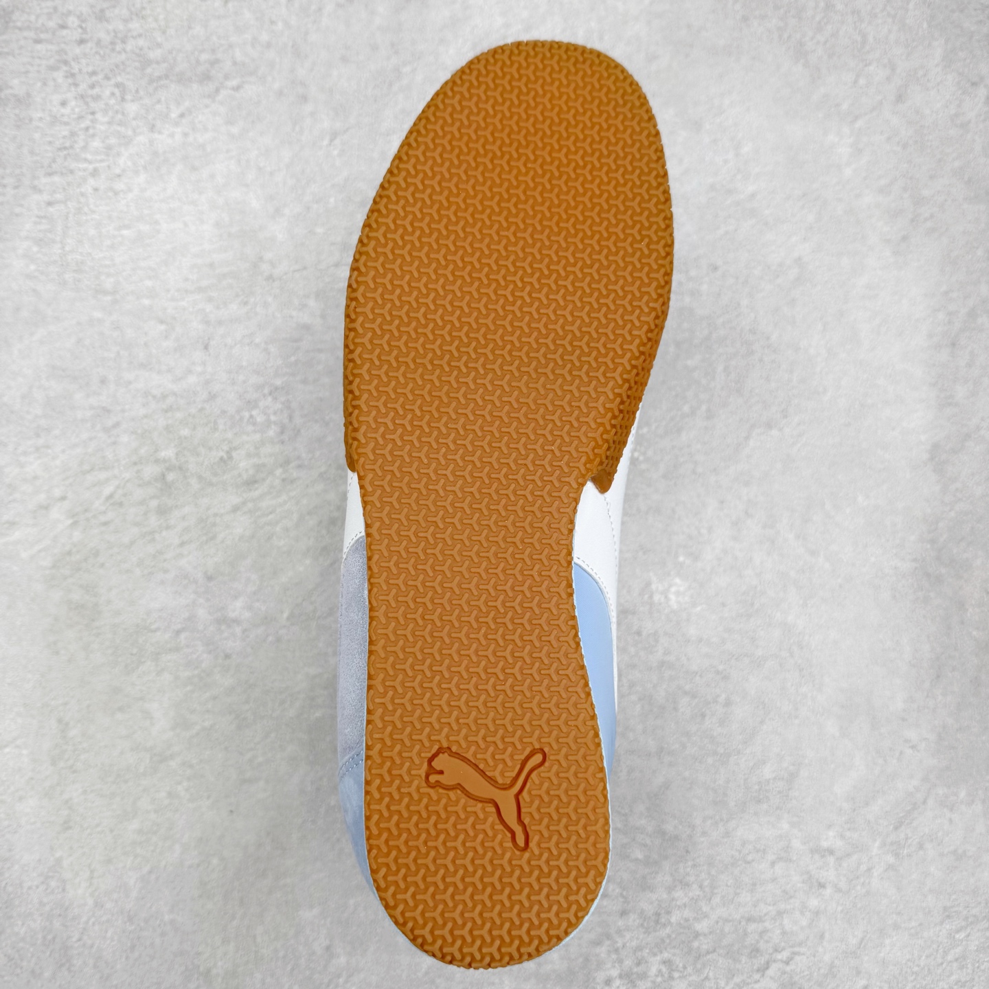 图片[9]-PUMA Bella Donna SD WMNS 彪马舒适百搭 低帮生活休闲鞋 彪马（Puma）是全球著名的运动品牌，中文作彪马，意为美洲狮，由创始人鲁道夫•达斯勒（Rudolf Dassler）于1948年在德国建立了这个品牌，数十年来PUMA一直在运动界位居要角，近几年来更成功的结合运动、休闲，时尚为一体，跃升为年轻人最爱品牌之一。实拍调校N版已经零色差零失真 百分百还原实物色彩所见即所得 不存在货不对板色差等低级问题 选购参考实物拍摄 不混卖不参货 只用心做好货严格选品 承诺混一赔十 尺码：36 36.5 37.5 38 38.5 39 40 40.5 41 42 42.5 43 44 44.5 45-选品中心