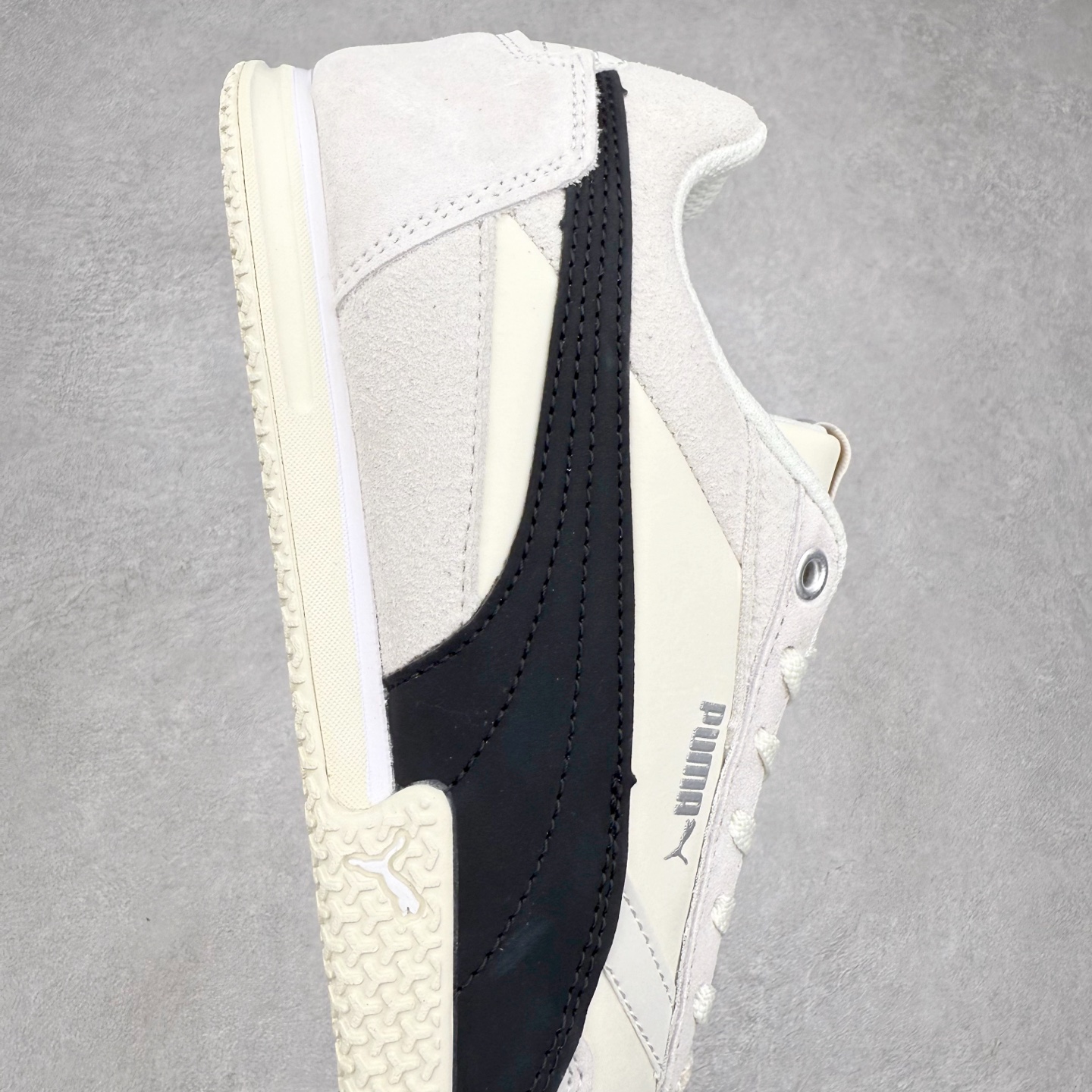 图片[6]-PUMA Bella Donna SD WMNS 彪马舒适百搭 低帮生活休闲鞋 彪马（Puma）是全球著名的运动品牌，中文作彪马，意为美洲狮，由创始人鲁道夫•达斯勒（Rudolf Dassler）于1948年在德国建立了这个品牌，数十年来PUMA一直在运动界位居要角，近几年来更成功的结合运动、休闲，时尚为一体，跃升为年轻人最爱品牌之一。实拍调校N版已经零色差零失真 百分百还原实物色彩所见即所得 不存在货不对板色差等低级问题 选购参考实物拍摄 不混卖不参货 只用心做好货严格选品 承诺混一赔十 尺码：36 36.5 37.5 38 38.5 39 40 40.5 41 42 42.5 43 44 44.5 45-选品中心