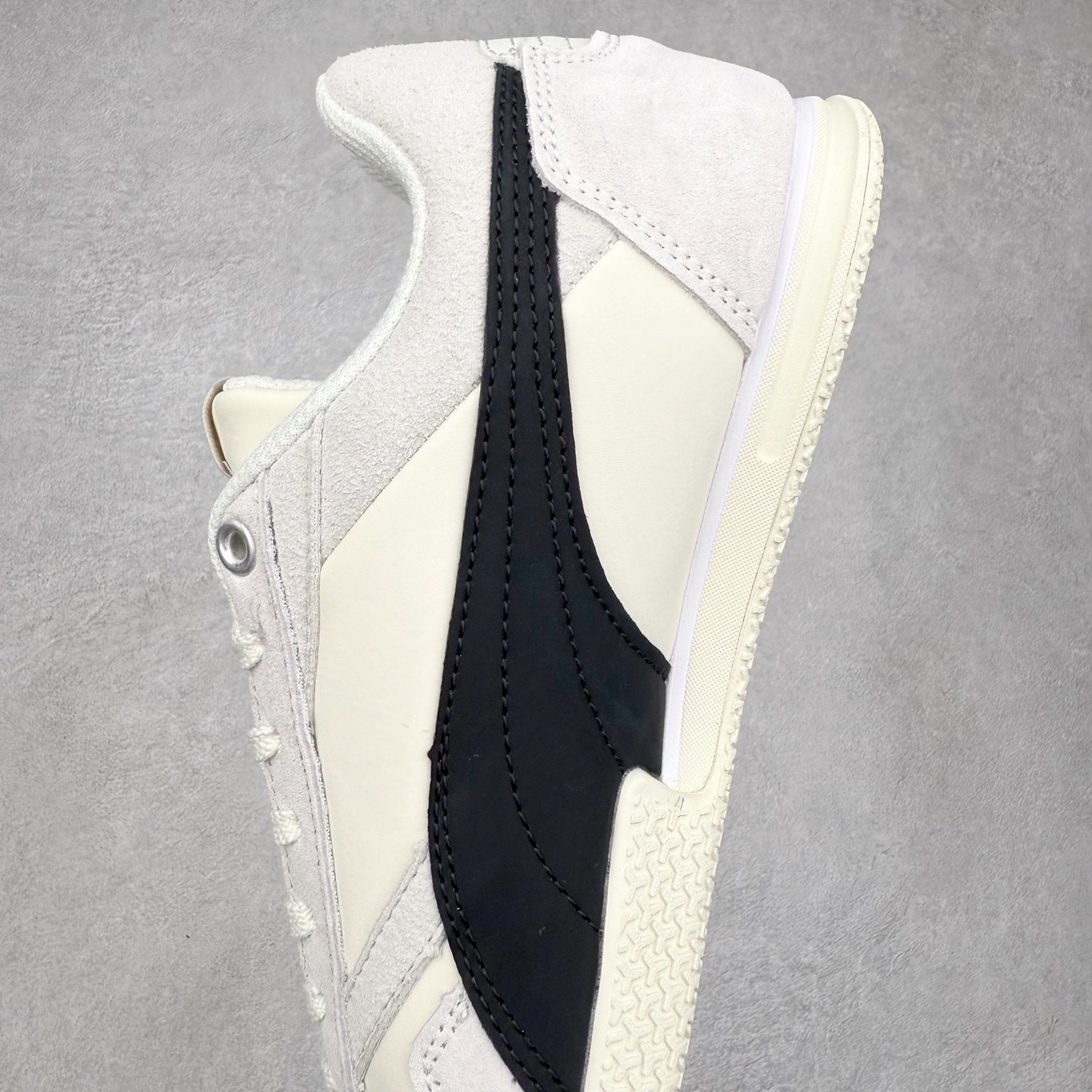 图片[7]-PUMA Bella Donna SD WMNS 彪马舒适百搭 低帮生活休闲鞋 彪马（Puma）是全球著名的运动品牌，中文作彪马，意为美洲狮，由创始人鲁道夫•达斯勒（Rudolf Dassler）于1948年在德国建立了这个品牌，数十年来PUMA一直在运动界位居要角，近几年来更成功的结合运动、休闲，时尚为一体，跃升为年轻人最爱品牌之一。实拍调校N版已经零色差零失真 百分百还原实物色彩所见即所得 不存在货不对板色差等低级问题 选购参考实物拍摄 不混卖不参货 只用心做好货严格选品 承诺混一赔十 尺码：36 36.5 37.5 38 38.5 39 40 40.5 41 42 42.5 43 44 44.5 45-选品中心