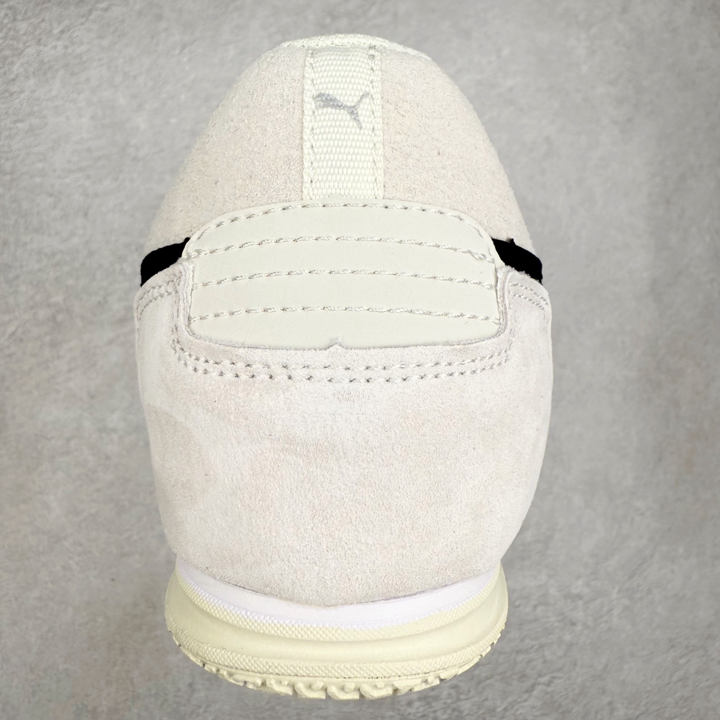 图片[8]-PUMA Bella Donna SD WMNS 彪马舒适百搭 低帮生活休闲鞋 彪马（Puma）是全球著名的运动品牌，中文作彪马，意为美洲狮，由创始人鲁道夫•达斯勒（Rudolf Dassler）于1948年在德国建立了这个品牌，数十年来PUMA一直在运动界位居要角，近几年来更成功的结合运动、休闲，时尚为一体，跃升为年轻人最爱品牌之一。实拍调校N版已经零色差零失真 百分百还原实物色彩所见即所得 不存在货不对板色差等低级问题 选购参考实物拍摄 不混卖不参货 只用心做好货严格选品 承诺混一赔十 尺码：36 36.5 37.5 38 38.5 39 40 40.5 41 42 42.5 43 44 44.5 45-选品中心