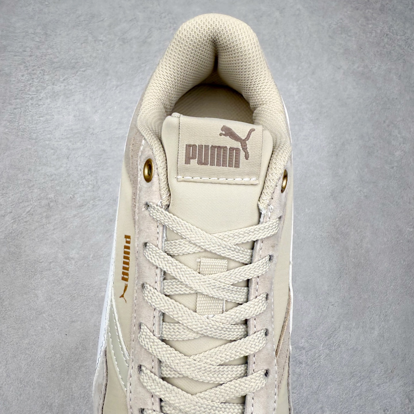 图片[5]-PUMA Bella Donna SD WMNS 彪马舒适百搭 低帮生活休闲鞋 彪马（Puma）是全球著名的运动品牌，中文作彪马，意为美洲狮，由创始人鲁道夫•达斯勒（Rudolf Dassler）于1948年在德国建立了这个品牌，数十年来PUMA一直在运动界位居要角，近几年来更成功的结合运动、休闲，时尚为一体，跃升为年轻人最爱品牌之一。实拍调校N版已经零色差零失真 百分百还原实物色彩所见即所得 不存在货不对板色差等低级问题 选购参考实物拍摄 不混卖不参货 只用心做好货严格选品 承诺混一赔十 尺码：36 36.5 37.5 38 38.5 39 40 40.5 41 42 42.5 43 44 44.5 45-选品中心