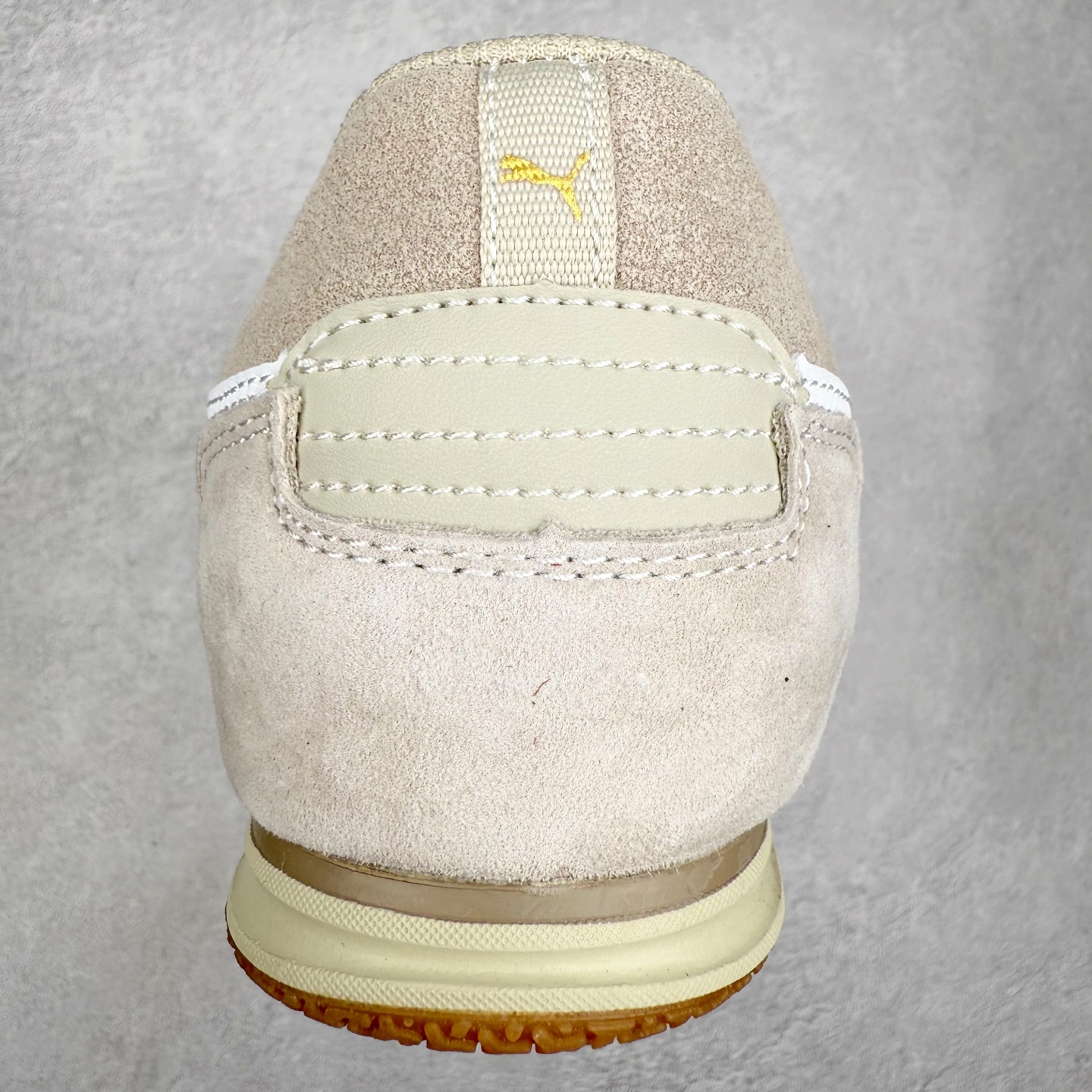 图片[8]-PUMA Bella Donna SD WMNS 彪马舒适百搭 低帮生活休闲鞋 彪马（Puma）是全球著名的运动品牌，中文作彪马，意为美洲狮，由创始人鲁道夫•达斯勒（Rudolf Dassler）于1948年在德国建立了这个品牌，数十年来PUMA一直在运动界位居要角，近几年来更成功的结合运动、休闲，时尚为一体，跃升为年轻人最爱品牌之一。实拍调校N版已经零色差零失真 百分百还原实物色彩所见即所得 不存在货不对板色差等低级问题 选购参考实物拍摄 不混卖不参货 只用心做好货严格选品 承诺混一赔十 尺码：36 36.5 37.5 38 38.5 39 40 40.5 41 42 42.5 43 44 44.5 45-选品中心