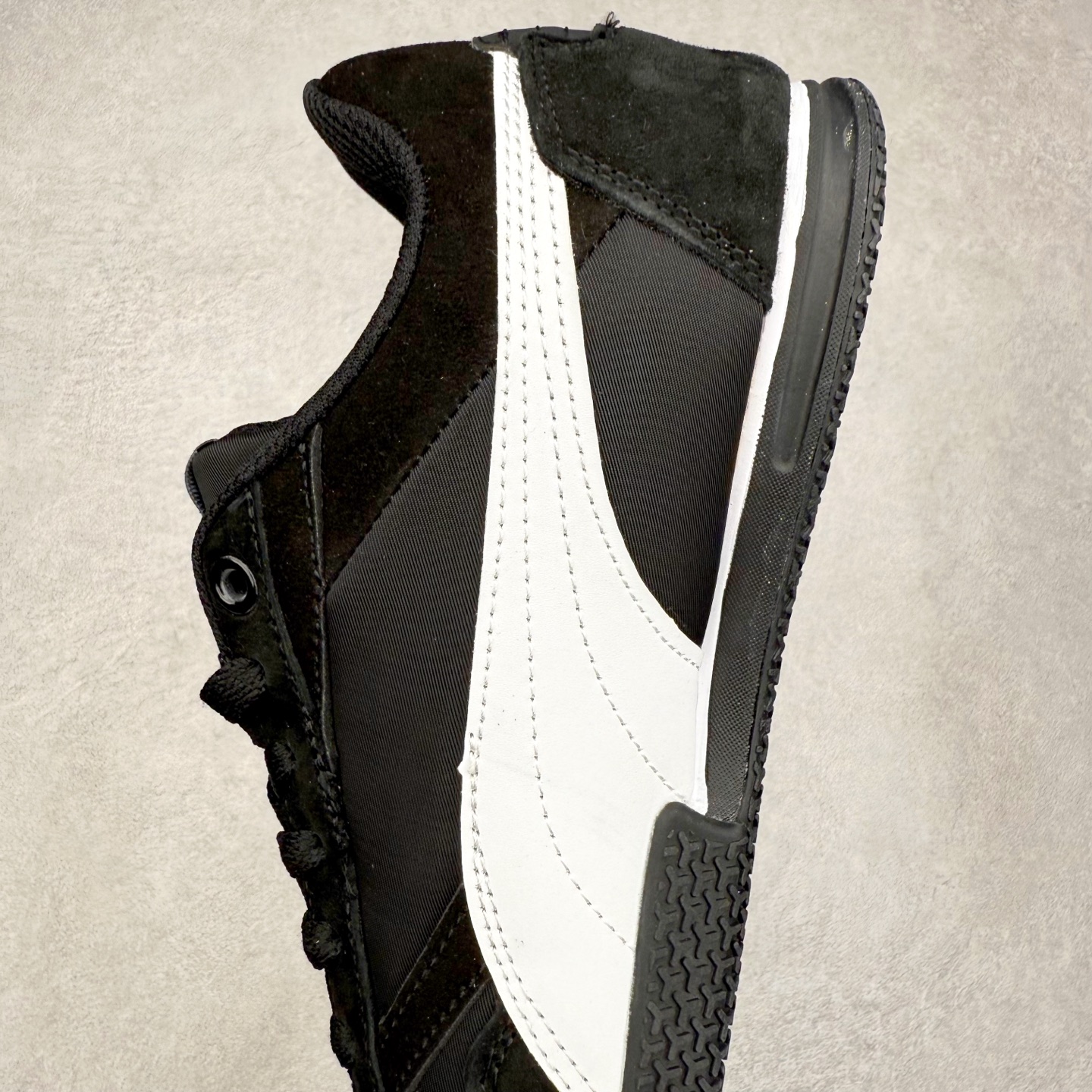 图片[7]-PUMA Bella Donna SD WMNS 彪马舒适百搭 低帮生活休闲鞋 彪马（Puma）是全球著名的运动品牌，中文作彪马，意为美洲狮，由创始人鲁道夫•达斯勒（Rudolf Dassler）于1948年在德国建立了这个品牌，数十年来PUMA一直在运动界位居要角，近几年来更成功的结合运动、休闲，时尚为一体，跃升为年轻人最爱品牌之一。实拍调校N版已经零色差零失真 百分百还原实物色彩所见即所得 不存在货不对板色差等低级问题 选购参考实物拍摄 不混卖不参货 只用心做好货严格选品 承诺混一赔十 尺码：36 36.5 37.5 38 38.5 39 40 40.5 41 42 42.5 43 44 44.5 45-选品中心