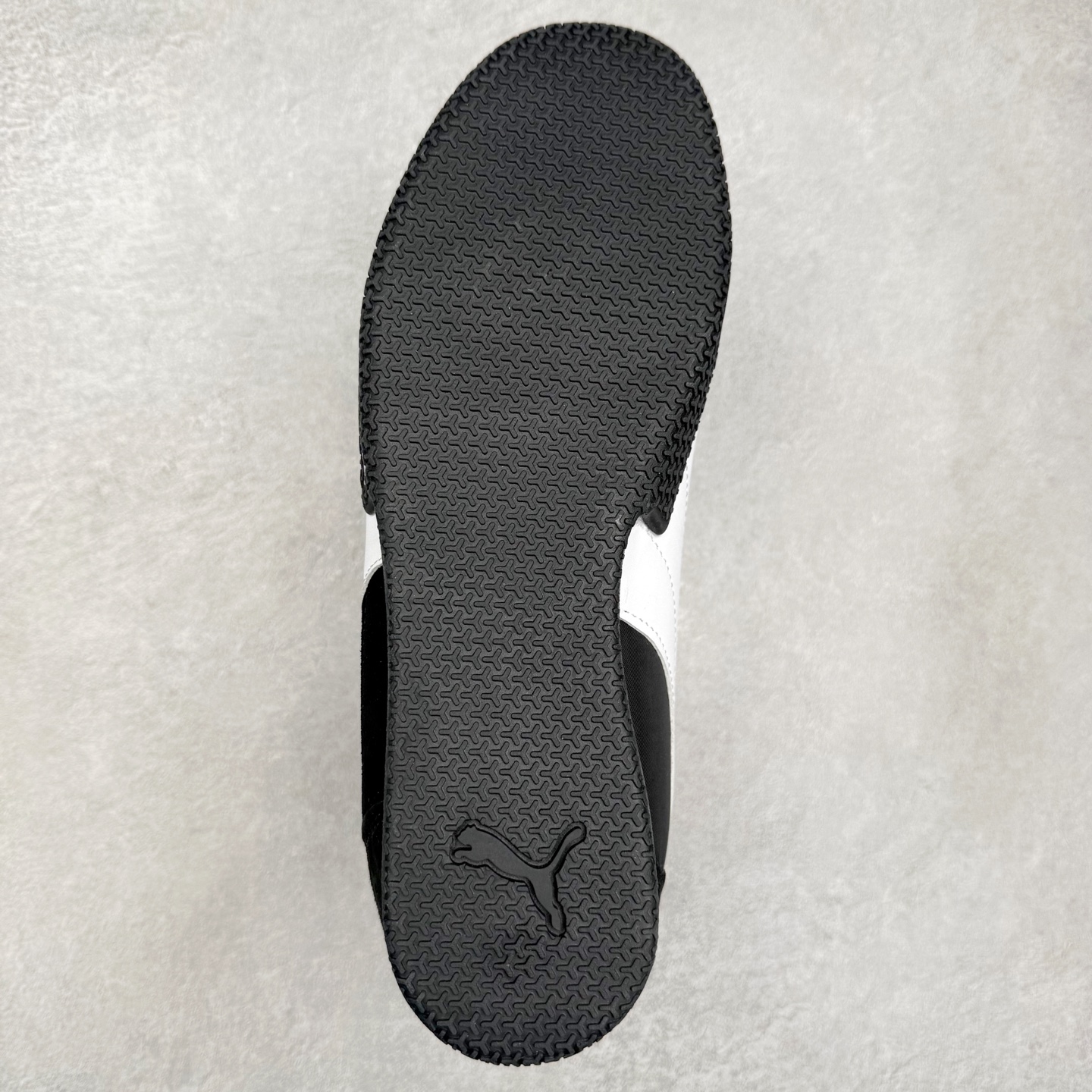 图片[9]-PUMA Bella Donna SD WMNS 彪马舒适百搭 低帮生活休闲鞋 彪马（Puma）是全球著名的运动品牌，中文作彪马，意为美洲狮，由创始人鲁道夫•达斯勒（Rudolf Dassler）于1948年在德国建立了这个品牌，数十年来PUMA一直在运动界位居要角，近几年来更成功的结合运动、休闲，时尚为一体，跃升为年轻人最爱品牌之一。实拍调校N版已经零色差零失真 百分百还原实物色彩所见即所得 不存在货不对板色差等低级问题 选购参考实物拍摄 不混卖不参货 只用心做好货严格选品 承诺混一赔十 尺码：36 36.5 37.5 38 38.5 39 40 40.5 41 42 42.5 43 44 44.5 45-选品中心