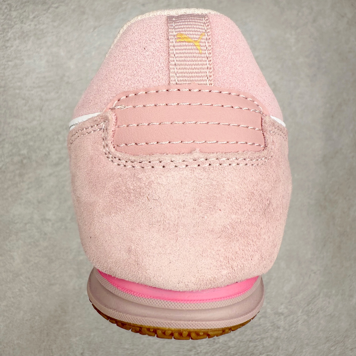 图片[8]-PUMA Bella Donna SD WMNS 彪马舒适百搭 低帮生活休闲鞋 彪马（Puma）是全球著名的运动品牌，中文作彪马，意为美洲狮，由创始人鲁道夫•达斯勒（Rudolf Dassler）于1948年在德国建立了这个品牌，数十年来PUMA一直在运动界位居要角，近几年来更成功的结合运动、休闲，时尚为一体，跃升为年轻人最爱品牌之一。实拍调校N版已经零色差零失真 百分百还原实物色彩所见即所得 不存在货不对板色差等低级问题 选购参考实物拍摄 不混卖不参货 只用心做好货严格选品 承诺混一赔十 尺码：36 36.5 37.5 38 38.5 39 40 40.5 41 42 42.5 43 44 44.5 45-选品中心