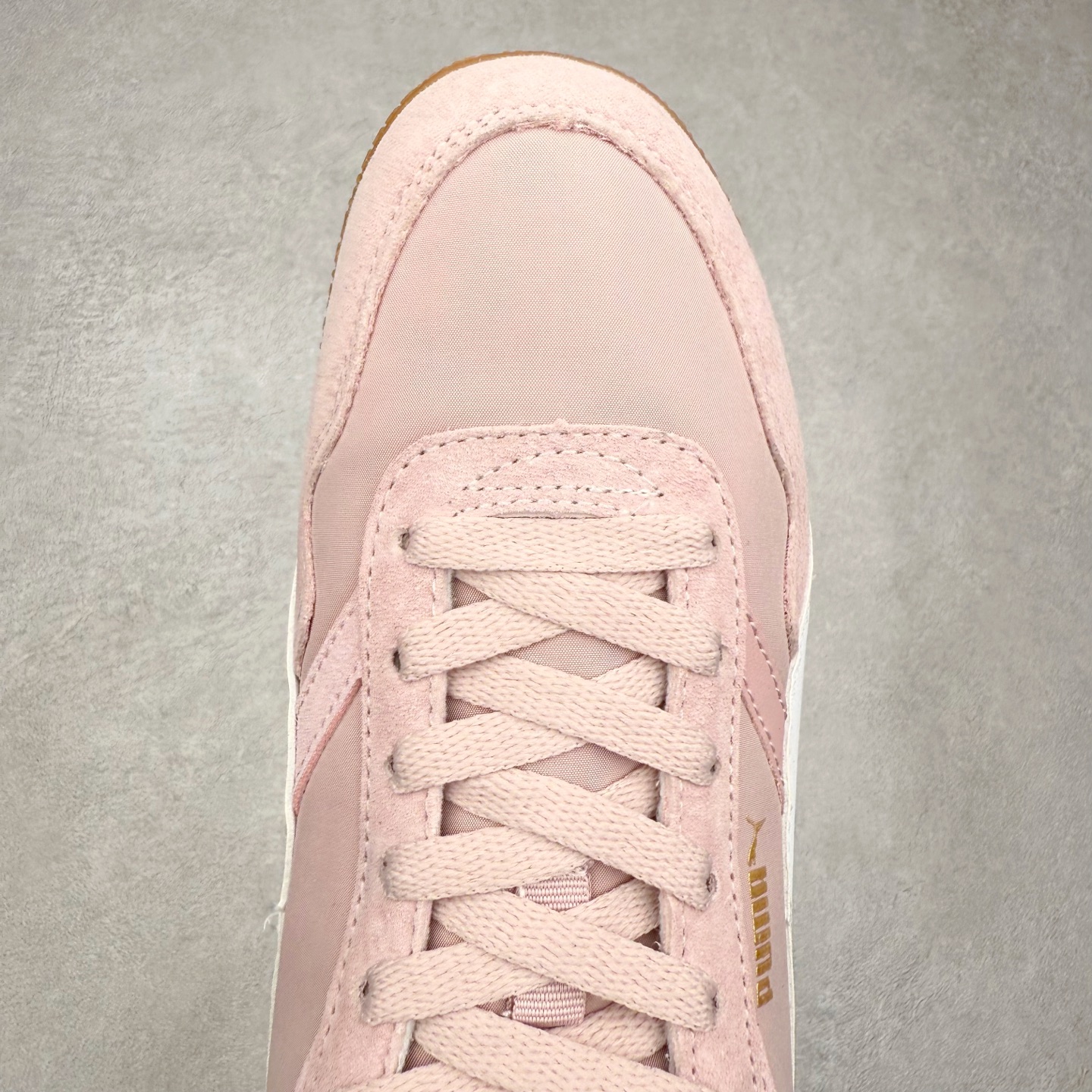 图片[4]-PUMA Bella Donna SD WMNS 彪马舒适百搭 低帮生活休闲鞋 彪马（Puma）是全球著名的运动品牌，中文作彪马，意为美洲狮，由创始人鲁道夫•达斯勒（Rudolf Dassler）于1948年在德国建立了这个品牌，数十年来PUMA一直在运动界位居要角，近几年来更成功的结合运动、休闲，时尚为一体，跃升为年轻人最爱品牌之一。实拍调校N版已经零色差零失真 百分百还原实物色彩所见即所得 不存在货不对板色差等低级问题 选购参考实物拍摄 不混卖不参货 只用心做好货严格选品 承诺混一赔十 尺码：36 36.5 37.5 38 38.5 39 40 40.5 41 42 42.5 43 44 44.5 45-选品中心