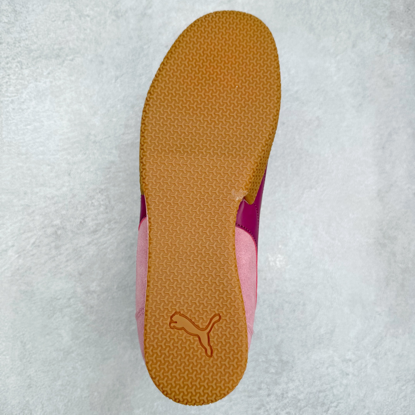 图片[9]-PUMA Bella Donna SD WMNS 彪马舒适百搭 低帮生活休闲鞋 彪马（Puma）是全球著名的运动品牌，中文作彪马，意为美洲狮，由创始人鲁道夫•达斯勒（Rudolf Dassler）于1948年在德国建立了这个品牌，数十年来PUMA一直在运动界位居要角，近几年来更成功的结合运动、休闲，时尚为一体，跃升为年轻人最爱品牌之一。实拍调校N版已经零色差零失真 百分百还原实物色彩所见即所得 不存在货不对板色差等低级问题 选购参考实物拍摄 不混卖不参货 只用心做好货严格选品 承诺混一赔十 尺码：36 36.5 37.5 38 38.5 39 40 40.5 41 42 42.5 43 44 44.5 45-选品中心