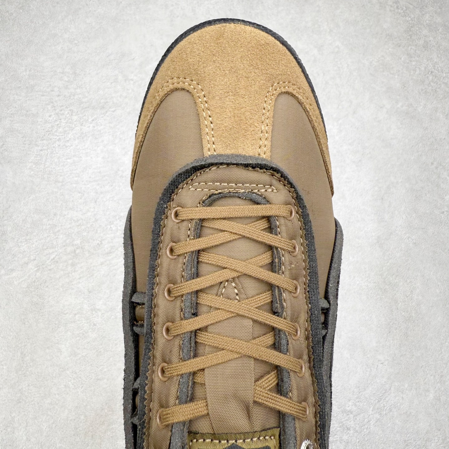 图片[4]-＃C版 Asics Onitsuka Tiger MEXICO 66 亚瑟士鬼冢虎复古经典板鞋 市场王者选手 海外订单工厂出品 长期生产补货永不断码 超成熟稳定的做工品控 原装全套纸板楦头开发 原汁原味 完美呈现版型 私模正确鞋底咬花纹路 一比一鞋头弧度高度鞋身弧度 绝不口嗨 细节品控鞋型随意秒杀市面 原档咬花纹路私模大底 一个单元有六个三角形 总体形拼接呈现花瓣状 官方四联吊牌 原装Ortholite轻量化鞋垫 原盒原配 质保卡 说明书 钢印防尘纸 纸板中底带钢印 乳胶组合鞋垫 支持全方位的对比专柜 产品从款式颜色造型上体现出追求舒适和细节的完美 鞋类更是推崇手工制作的严谨与完美 融舒适性与可穿性的设计风格 注重细节的完美和别致魅力 既保持稳重 又不失轻松的时尚感 尺码：36 37 37.5 38 39 39.5 40 40.5 41.5 42 42.5 43.5 44 45-选品中心