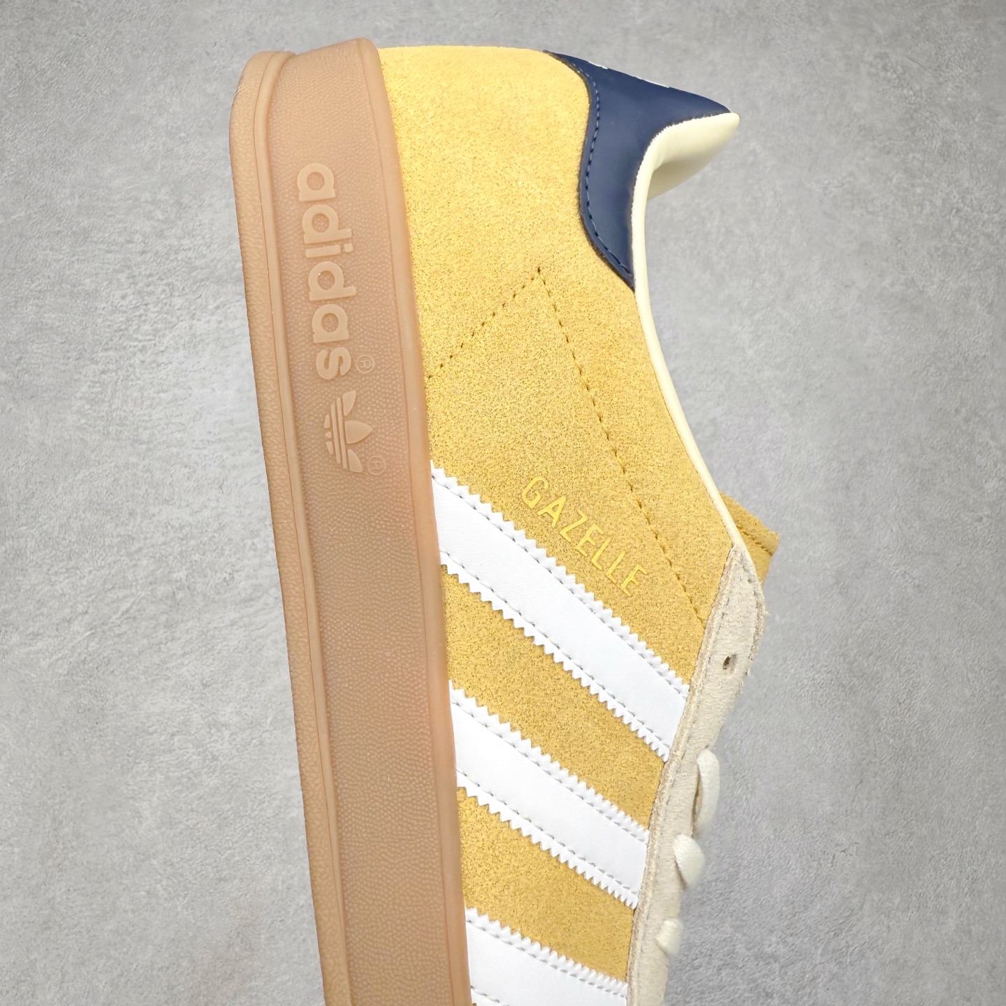 图片[6]-AD Gazelle Indoor Trainers 羚羊内训系列低帮复古百搭休闲运动德训风板鞋 JI3523 90年代经典的复刻版！自60年代以足球训练鞋面世以来,Gazelle就以其经典设计席卷全球。1991年版本的复刻,再造经典Gazelle。采用皮革打造,搭配浊色细节,让这款经典更加简约。尺码：36 36⅔ 37⅓ 38 38⅔ 39⅓ 40 40⅔ 41⅓ 42 42⅔ 43⅓ 44⅓ 44⅔ 45-选品中心