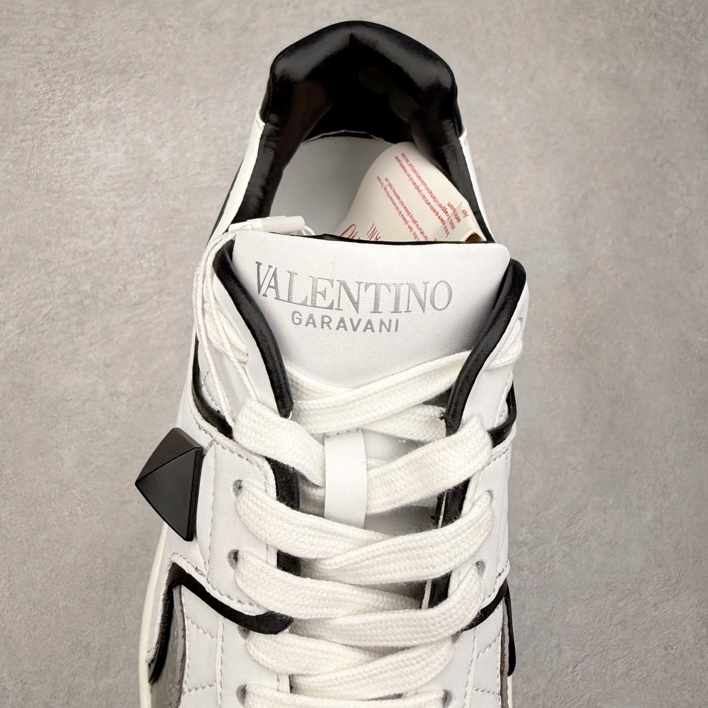 图片[5]-Valentino 华伦天奴 新款休闲鞋走秀情侣爆款 粗鞋带面包鞋休闲鞋 Elsa Hosk张艺兴 关晓彤等众多明星同款 pink pp系列芭比粉被eanor Hosk 穿出了不一样的随性和时髦 阿那亚大秀可谓是刷爆了时尚圈！鞋面全油边 面料：定制牛皮+冲孔工艺，独家开模TPU大底 全套包装 尺码：35 36 37 38 39 40 41 42 43 44 45-选品中心