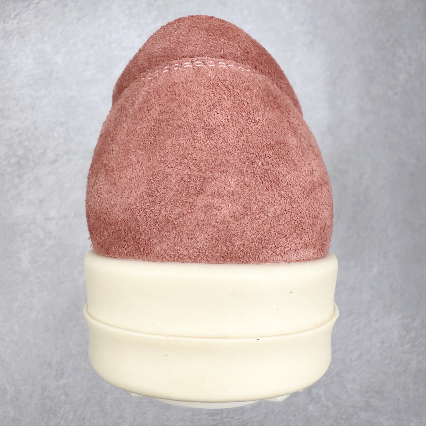 图片[8]-＃纯原 Rick Owens Edfu 瑞克·欧文斯低帮皮面时尚运动板鞋 最新版底模 drkshdw字体凸出来的 无半点色差 斜纹布的材质和间距都是极致还原 【鞋头采用原版一致工艺 又翘又歪的效果目前这个技术市面上的任何版本都达不到这个效果】【经历了3个半月时间洪师傅带领8人团队终于研究出1-1复刻还原版本 东莞厚街洪师傅是一位有着17年的开板师经验丰富的一位老师傅 一针一孔的研究 私模开发205个走针69个细节一步到位不敢说百分百💯保证有百分之98还原 慢工出细活 好的产品不怕晚 这次的开发针对艺术家 收藏家 高品质的人群 定制品牌logo的拉链 超大一比一规格礼盒装 重达3斤以上 外加定制欧文斯保护盒 配有日文、英文 双语种配件卡片 细节诠释 一件不落 鞋盒翻盖 三标 正面+底部都一一做到 虽然增加不了实质的成本 但是打磨产品的细节 再微小也会还原 尺码：38 39 40 41 42 43 44 45 46-选品中心