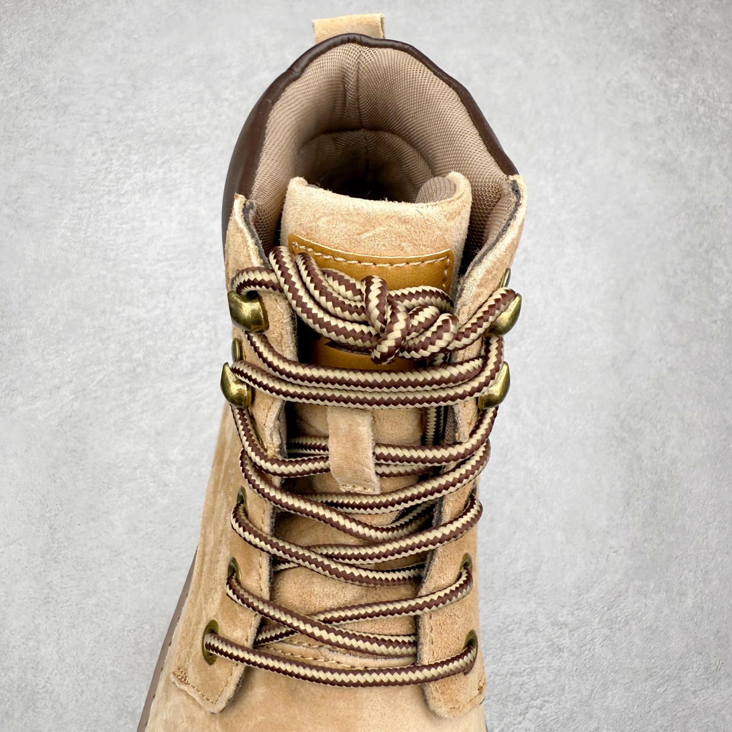 图片[5]-CAT卡特 户外工装轻底休闲马丁靴大黄靴系列 广东大厂品质 全新工艺升级 全鞋真牛皮材料 大底到五金都是代工厂原材料制作 同原版固特异永不开胶工艺 好货不杀猪 首单质量严格把控 全网独家首发 品质毋庸置疑 全套官网统一包装 今年冬季防寒户外专用 日常随意搭配 尺码：39 40 41 42 43 44（皮鞋码）-选品中心