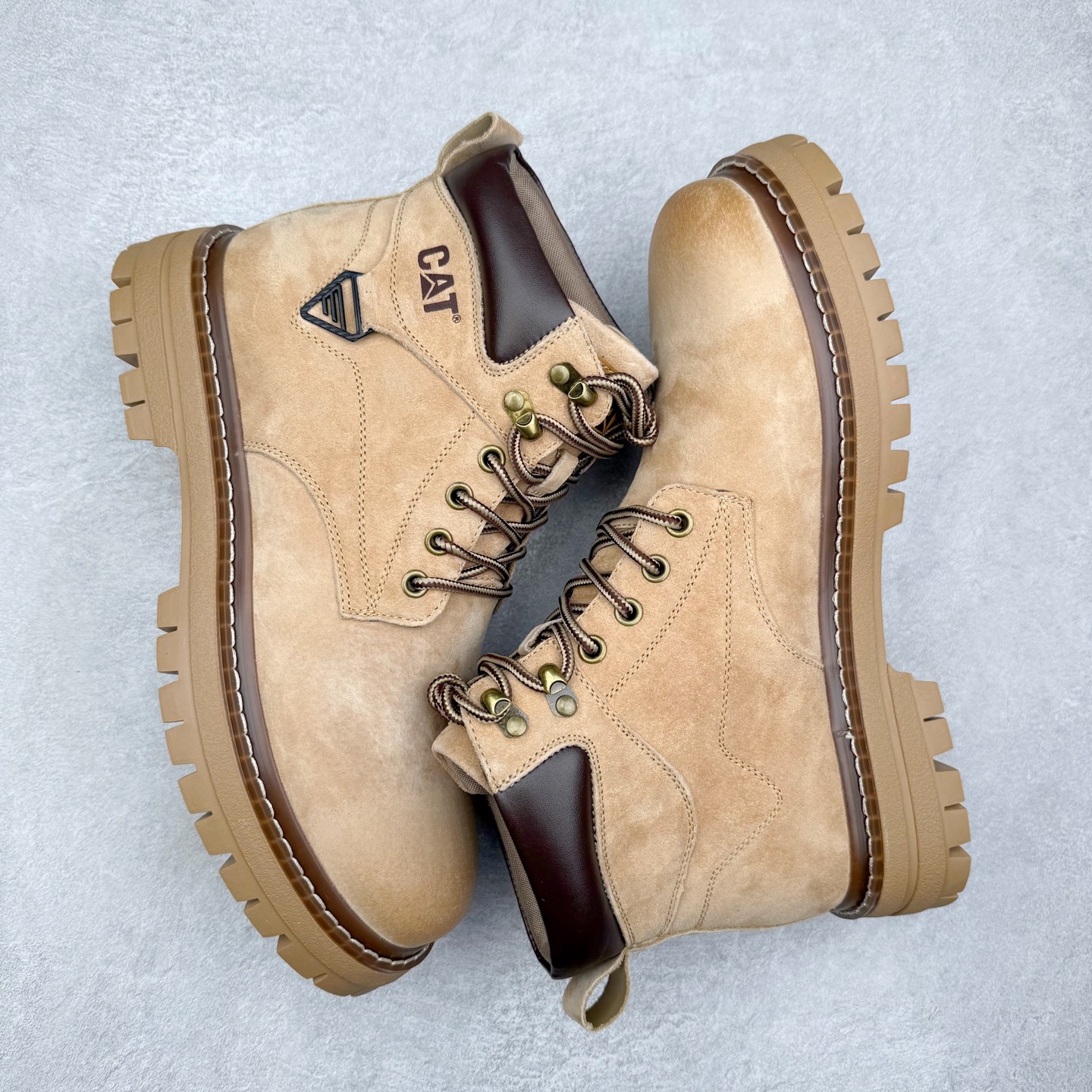 图片[3]-CAT卡特 户外工装轻底休闲马丁靴大黄靴系列 广东大厂品质 全新工艺升级 全鞋真牛皮材料 大底到五金都是代工厂原材料制作 同原版固特异永不开胶工艺 好货不杀猪 首单质量严格把控 全网独家首发 品质毋庸置疑 全套官网统一包装 今年冬季防寒户外专用 日常随意搭配 尺码：39 40 41 42 43 44（皮鞋码）-选品中心