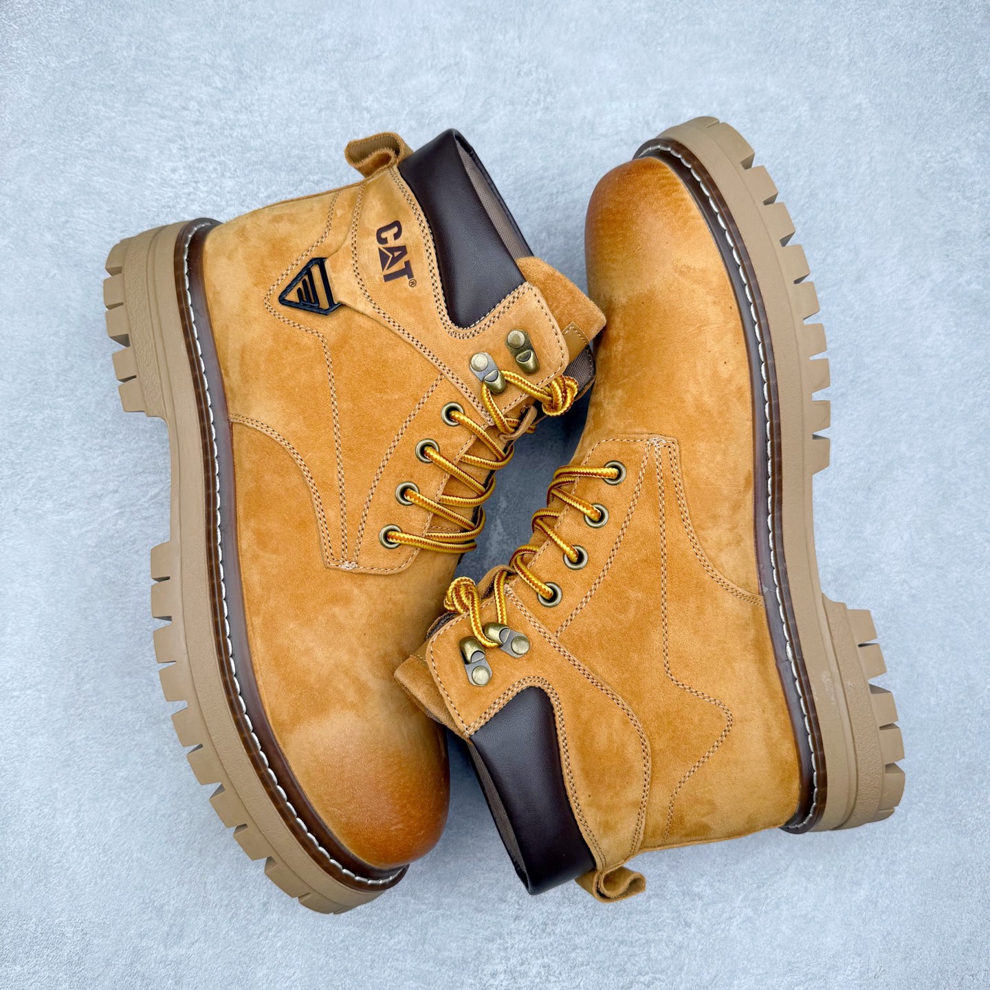 图片[3]-CAT卡特 户外工装轻底休闲马丁靴大黄靴系列 广东大厂品质 全新工艺升级 全鞋真牛皮材料 大底到五金都是代工厂原材料制作 同原版固特异永不开胶工艺 好货不杀猪 首单质量严格把控 全网独家首发 品质毋庸置疑 全套官网统一包装 今年冬季防寒户外专用 日常随意搭配 尺码：39 40 41 42 43 44（皮鞋码）-选品中心