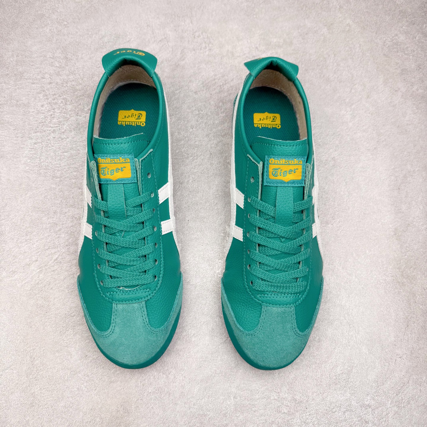 图片[2]-＃C版 Asics Onitsuka Tiger MEXICO 66 亚瑟士鬼冢虎复古经典板鞋 市场王者选手 海外订单工厂出品 长期生产补货永不断码 超成熟稳定的做工品控 原装全套纸板楦头开发 原汁原味 完美呈现版型 私模正确鞋底咬花纹路 一比一鞋头弧度高度鞋身弧度 绝不口嗨 细节品控鞋型随意秒杀市面 原档咬花纹路私模大底 一个单元有六个三角形 总体形拼接呈现花瓣状 官方四联吊牌 原装Ortholite轻量化鞋垫 原盒原配 质保卡 说明书 钢印防尘纸 纸板中底带钢印 乳胶组合鞋垫 支持全方位的对比专柜 产品从款式颜色造型上体现出追求舒适和细节的完美 鞋类更是推崇手工制作的严谨与完美 融舒适性与可穿性的设计风格 注重细节的完美和别致魅力 既保持稳重 又不失轻松的时尚感 尺码：36 37 37.5 38 39 39.5 40 40.5 41.5 42 42.5 43.5 44 45-选品中心