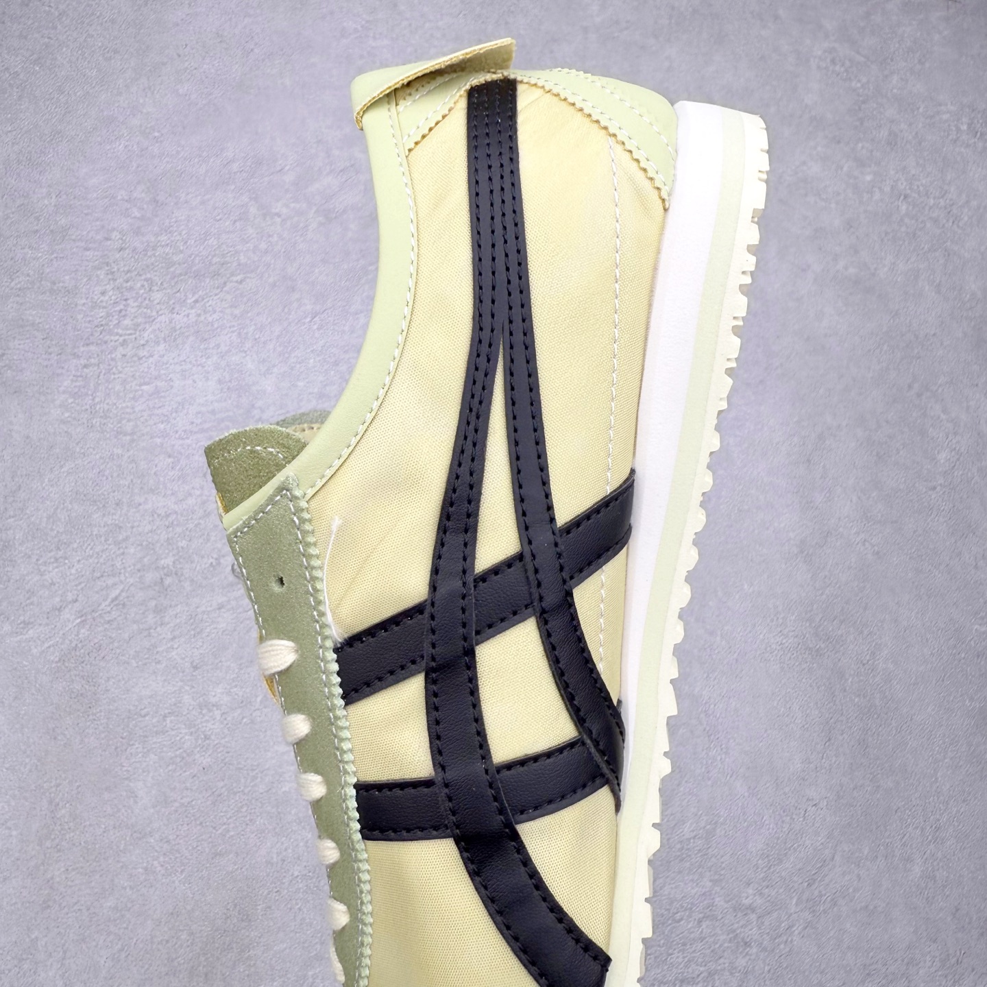 图片[7]-＃C版 Asics Onitsuka Tiger MEXICO 66 亚瑟士鬼冢虎复古经典板鞋 市场王者选手 海外订单工厂出品 长期生产补货永不断码 超成熟稳定的做工品控 原装全套纸板楦头开发 原汁原味 完美呈现版型 私模正确鞋底咬花纹路 一比一鞋头弧度高度鞋身弧度 绝不口嗨 细节品控鞋型随意秒杀市面 原档咬花纹路私模大底 一个单元有六个三角形 总体形拼接呈现花瓣状 官方四联吊牌 原装Ortholite轻量化鞋垫 原盒原配 质保卡 说明书 钢印防尘纸 纸板中底带钢印 乳胶组合鞋垫 支持全方位的对比专柜 产品从款式颜色造型上体现出追求舒适和细节的完美 鞋类更是推崇手工制作的严谨与完美 融舒适性与可穿性的设计风格 注重细节的完美和别致魅力 既保持稳重 又不失轻松的时尚感 尺码：36 37 37.5 38 39 39.5 40 40.5 41.5 42 42.5 43.5 44 45-选品中心