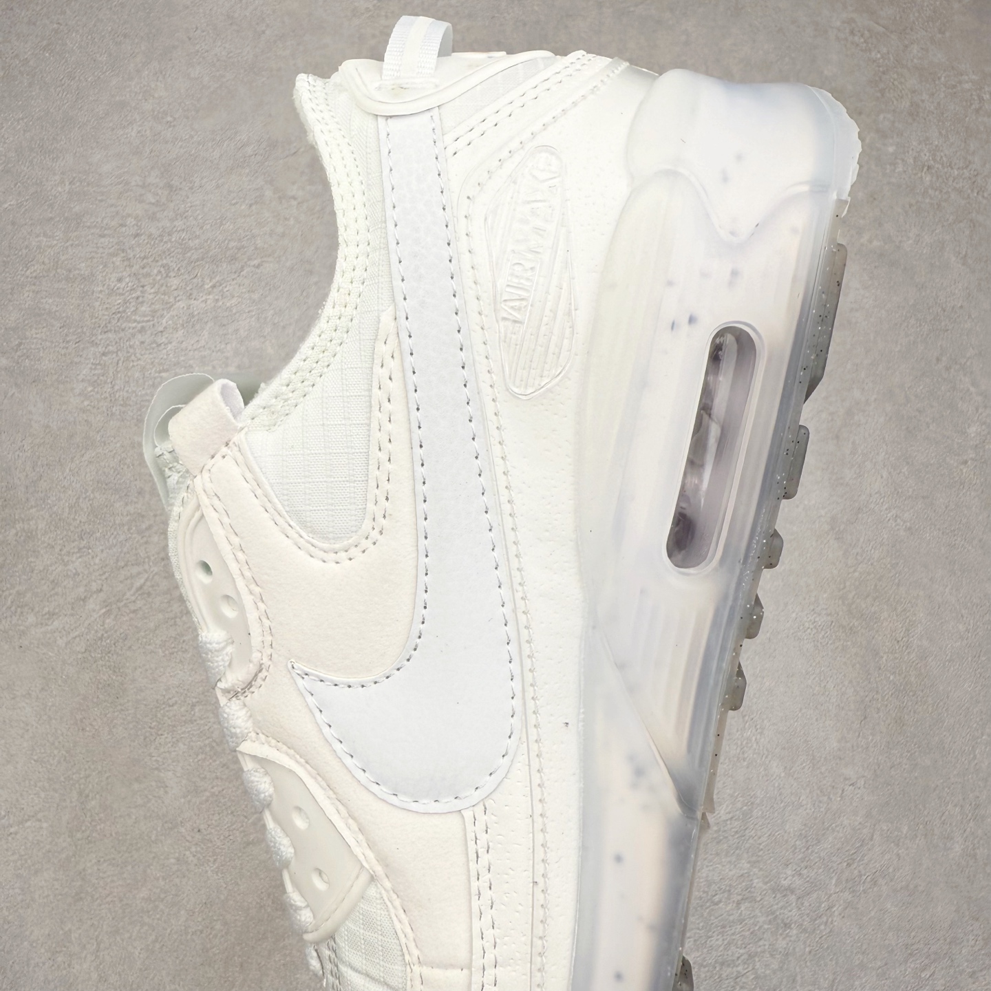 图片[7]-＃MX版 NK Air MAX 90 气垫复古减震跑步鞋 DR8394-515 经典重温 独家陆续补货 外单专供大厂出品 品质稳定 一百余色 终端操作 Air Max 90于1990年推出 来自Air Max系列 在Air Max 1的基础上改进而得 增加了气垫面积 外型上也更为流线 最特別的就是加入了菱纹塑胶嵌板 为Air Max 90增添了许多潮流气息 皮革鞋面 造就出色耐穿性和支撑力 Max Air缓震配置搭配泡棉中底 令Air Max 90轻盈而舒适 华夫格橡胶外底 铸就Air Max 90非凡的抓地力 而Air Max 90不仅是一双跑鞋 它成功跨越了时间的演进 成为了球鞋文化与潮流圈中最熟为人知的鞋款之一 尺码：36 36.5 37.5 38 38.5 39 40 40.5 41 42 42.5 43 44 44.5 45-选品中心