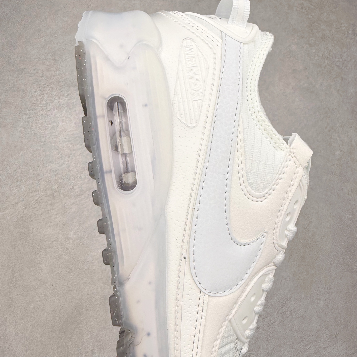 图片[6]-＃MX版 NK Air MAX 90 气垫复古减震跑步鞋 DR8394-515 经典重温 独家陆续补货 外单专供大厂出品 品质稳定 一百余色 终端操作 Air Max 90于1990年推出 来自Air Max系列 在Air Max 1的基础上改进而得 增加了气垫面积 外型上也更为流线 最特別的就是加入了菱纹塑胶嵌板 为Air Max 90增添了许多潮流气息 皮革鞋面 造就出色耐穿性和支撑力 Max Air缓震配置搭配泡棉中底 令Air Max 90轻盈而舒适 华夫格橡胶外底 铸就Air Max 90非凡的抓地力 而Air Max 90不仅是一双跑鞋 它成功跨越了时间的演进 成为了球鞋文化与潮流圈中最熟为人知的鞋款之一 尺码：36 36.5 37.5 38 38.5 39 40 40.5 41 42 42.5 43 44 44.5 45-选品中心