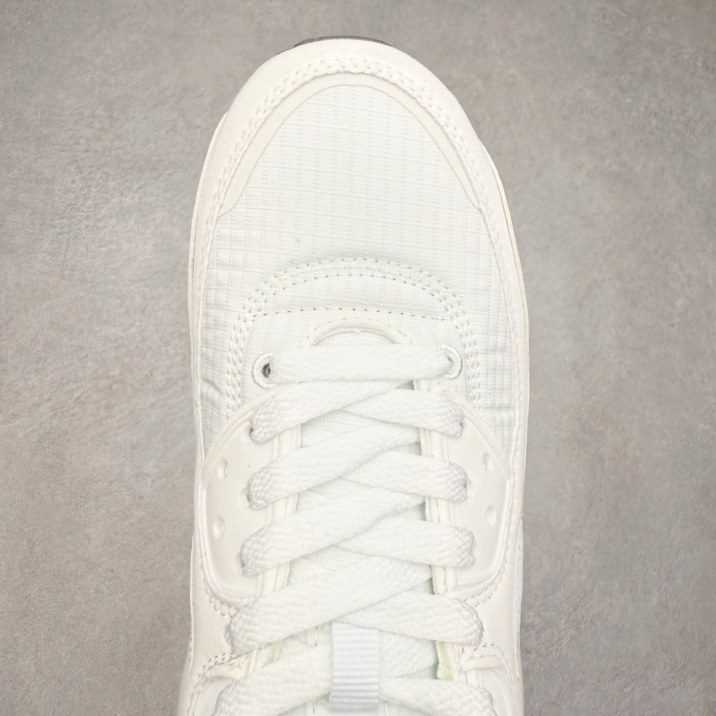 图片[4]-＃MX版 NK Air MAX 90 气垫复古减震跑步鞋 DR8394-515 经典重温 独家陆续补货 外单专供大厂出品 品质稳定 一百余色 终端操作 Air Max 90于1990年推出 来自Air Max系列 在Air Max 1的基础上改进而得 增加了气垫面积 外型上也更为流线 最特別的就是加入了菱纹塑胶嵌板 为Air Max 90增添了许多潮流气息 皮革鞋面 造就出色耐穿性和支撑力 Max Air缓震配置搭配泡棉中底 令Air Max 90轻盈而舒适 华夫格橡胶外底 铸就Air Max 90非凡的抓地力 而Air Max 90不仅是一双跑鞋 它成功跨越了时间的演进 成为了球鞋文化与潮流圈中最熟为人知的鞋款之一 尺码：36 36.5 37.5 38 38.5 39 40 40.5 41 42 42.5 43 44 44.5 45-选品中心