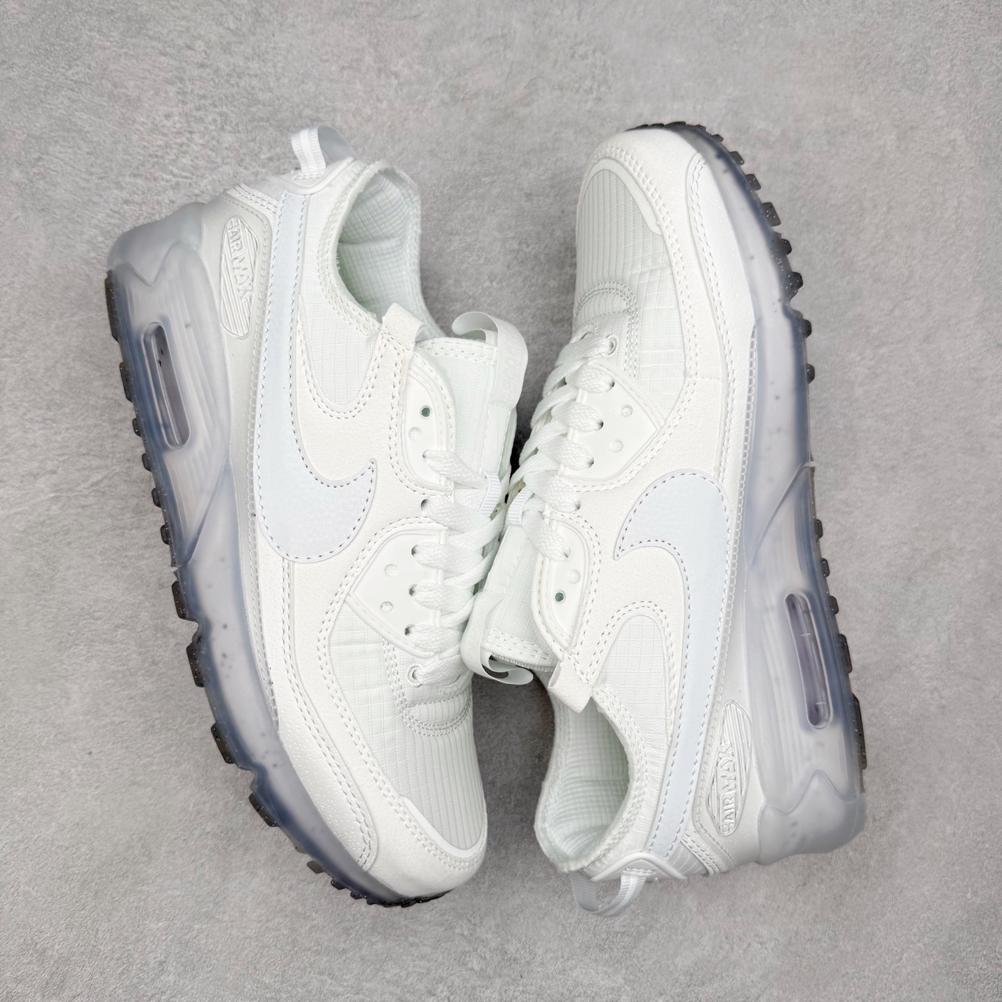 图片[3]-＃MX版 NK Air MAX 90 气垫复古减震跑步鞋 DR8394-515 经典重温 独家陆续补货 外单专供大厂出品 品质稳定 一百余色 终端操作 Air Max 90于1990年推出 来自Air Max系列 在Air Max 1的基础上改进而得 增加了气垫面积 外型上也更为流线 最特別的就是加入了菱纹塑胶嵌板 为Air Max 90增添了许多潮流气息 皮革鞋面 造就出色耐穿性和支撑力 Max Air缓震配置搭配泡棉中底 令Air Max 90轻盈而舒适 华夫格橡胶外底 铸就Air Max 90非凡的抓地力 而Air Max 90不仅是一双跑鞋 它成功跨越了时间的演进 成为了球鞋文化与潮流圈中最熟为人知的鞋款之一 尺码：36 36.5 37.5 38 38.5 39 40 40.5 41 42 42.5 43 44 44.5 45-选品中心