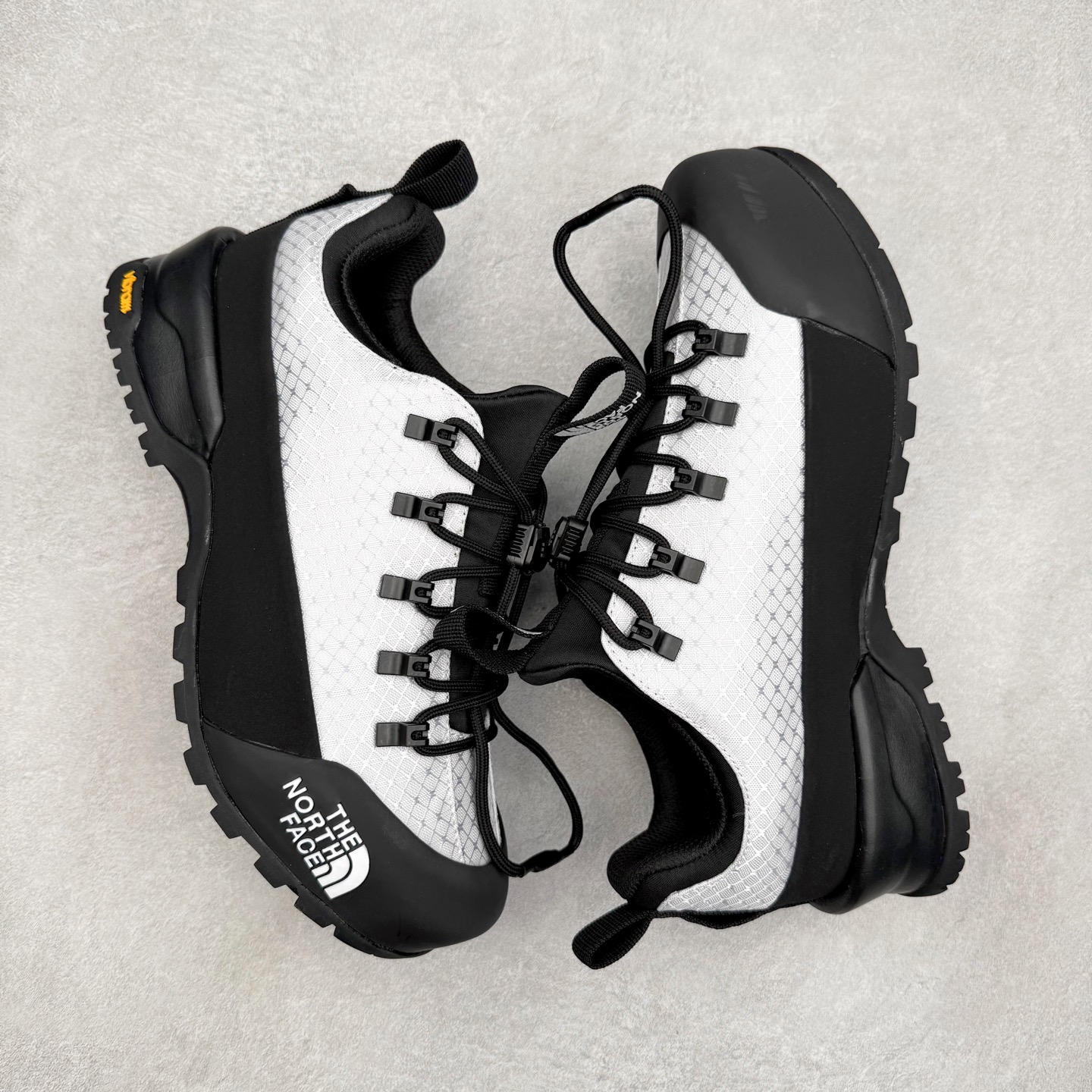 图片[3]-THE NORTH FACE GLENCLYFFE 北面格伦斯尼斯系列低帮机能户外风徒步登山运动训练鞋 舒适百搭织物低帮休闲城市通勤跑步鞋 原楦型开发纸版 采用防剐蹭复合麂皮组合模塑鞋头橡胶片鞋面材质 中底嵌入EVA缓震组合耐磨锯齿耐磨橡胶大底 尺码：37 38 38.5 39 40 40.5 41 42 42.5 43 44 44.5 45-选品中心