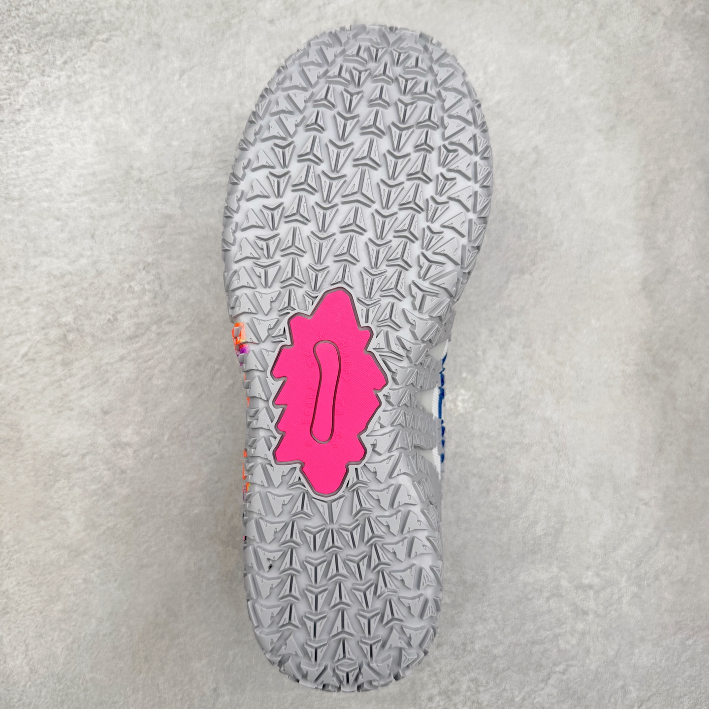 图片[9]-NK JA3 EP 莫兰特三代低帮篮球鞋 以鲜艳明亮的色调脱颖而出。鞋舌上醒目地展示着 “ JA ” 标志，而后跟上的 “ 12 ：AM ” 则以独特的设计呈现。鞋头和鞋舌采用透气运动网布制成，确保舒适耐用。在第一款鞋型的基础上进行了重大升级，采用更为挺拔的鞋口设计，为脚踝带来更佳的包裹与支撑感。侧面独特波纹纹理细节，打破了单调，赋予鞋子灵动与活力的视觉体验。中底部分巧妙借鉴了科比 5 的经典元素，融入斑点细节，增强了整体美学吸引力。实拍调校N版已经零色差零失真 百分百还原实物色彩所见即所得 不存在货不对板色差等低级问题 选购参考实物拍摄 不混卖不参货 只用心做好货严格选品 承诺混一赔十 尺码：40 40.5 41 42 42.5 43 44 44.5 45 46-选品中心