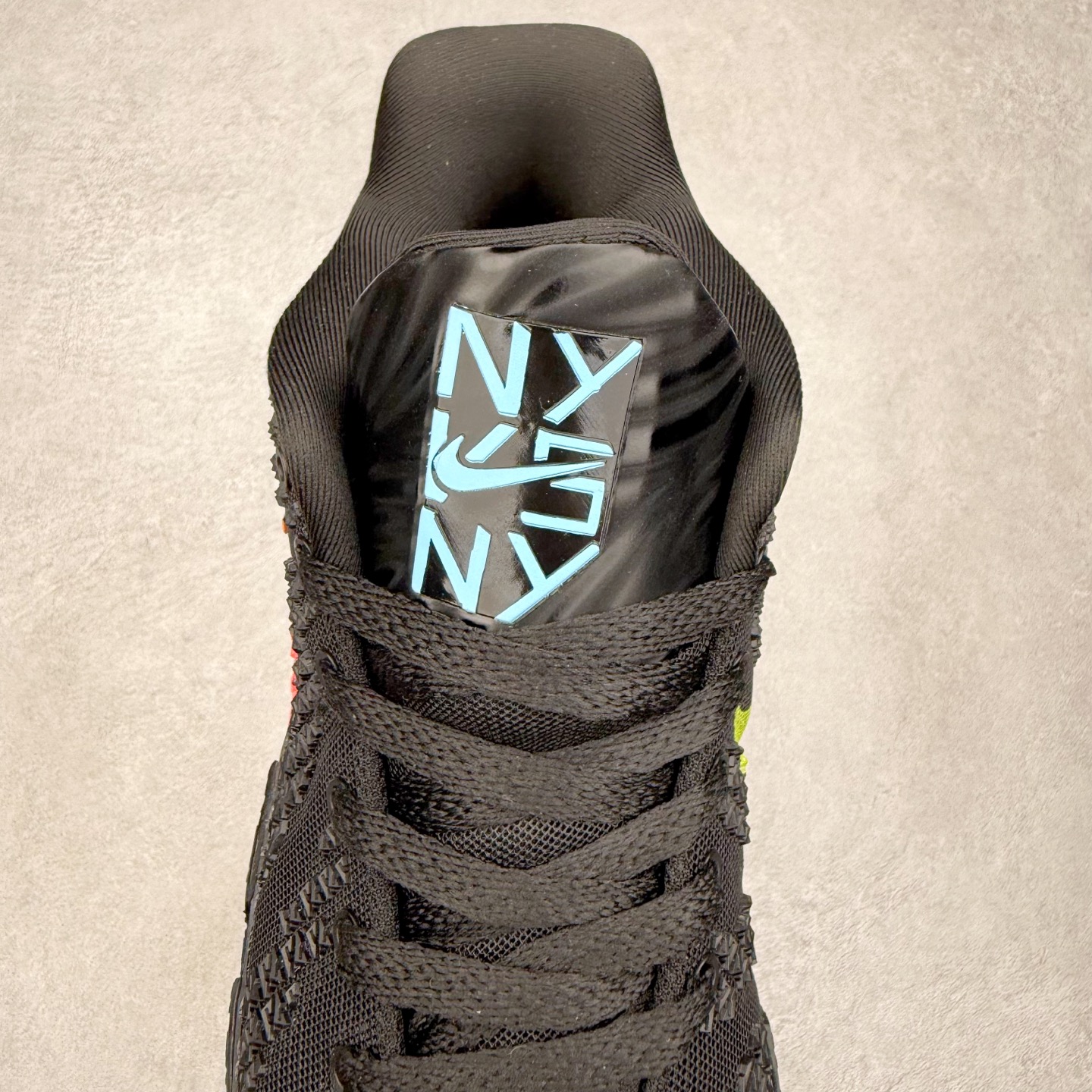 图片[5]-NK JA3 EP 莫兰特三代低帮篮球鞋 以鲜艳明亮的色调脱颖而出。鞋舌上醒目地展示着 “ JA ” 标志，而后跟上的 “ 12 ：AM ” 则以独特的设计呈现。鞋头和鞋舌采用透气运动网布制成，确保舒适耐用。在第一款鞋型的基础上进行了重大升级，采用更为挺拔的鞋口设计，为脚踝带来更佳的包裹与支撑感。侧面独特波纹纹理细节，打破了单调，赋予鞋子灵动与活力的视觉体验。中底部分巧妙借鉴了科比 5 的经典元素，融入斑点细节，增强了整体美学吸引力。实拍调校N版已经零色差零失真 百分百还原实物色彩所见即所得 不存在货不对板色差等低级问题 选购参考实物拍摄 不混卖不参货 只用心做好货严格选品 承诺混一赔十 尺码：40 40.5 41 42 42.5 43 44 44.5 45 46-选品中心